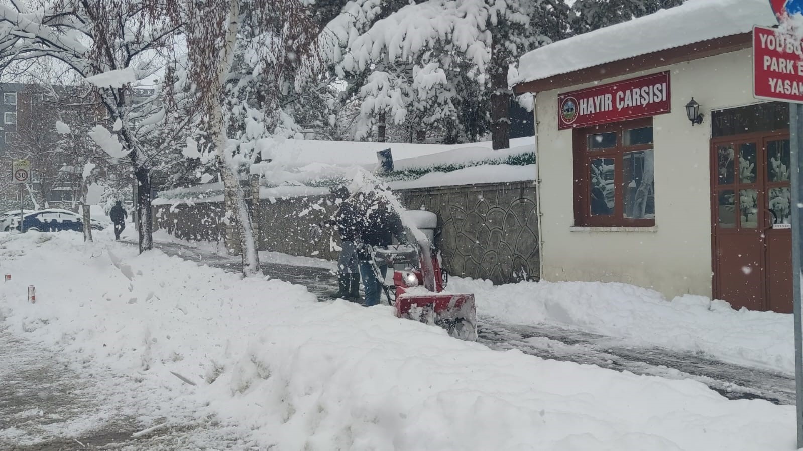 Erzurum kara teslim oldu
