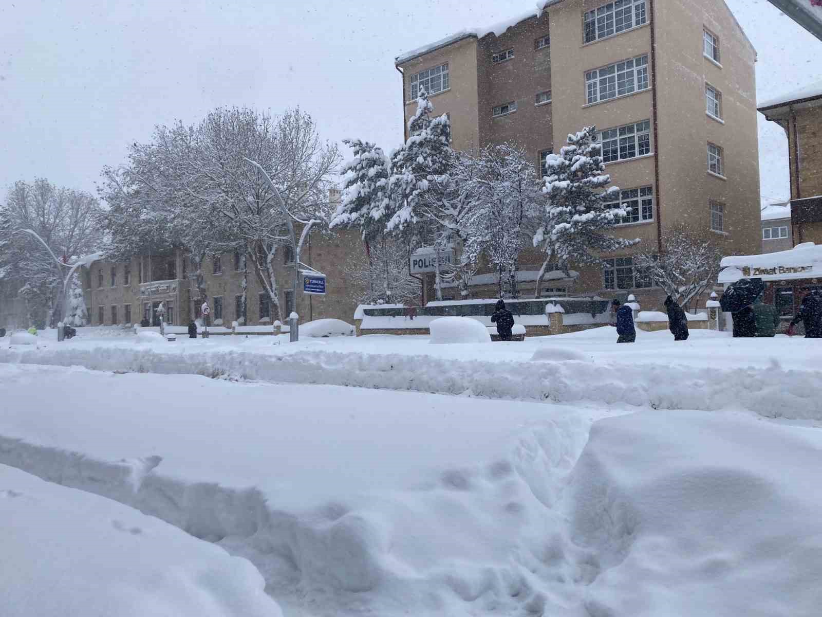 Bayburt’ta kar nedeniyle trafik durma noktasına geldi ulaşım kontrollü sağlıyor
