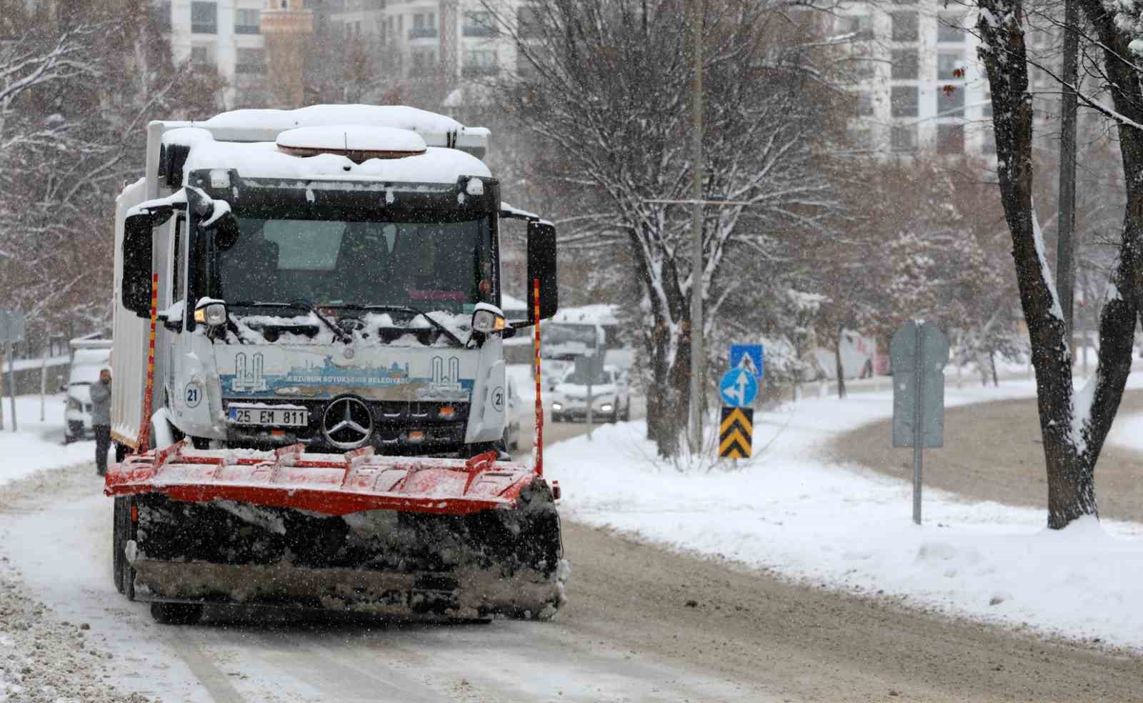 Büyükşehir’in kar timleri iş başında
