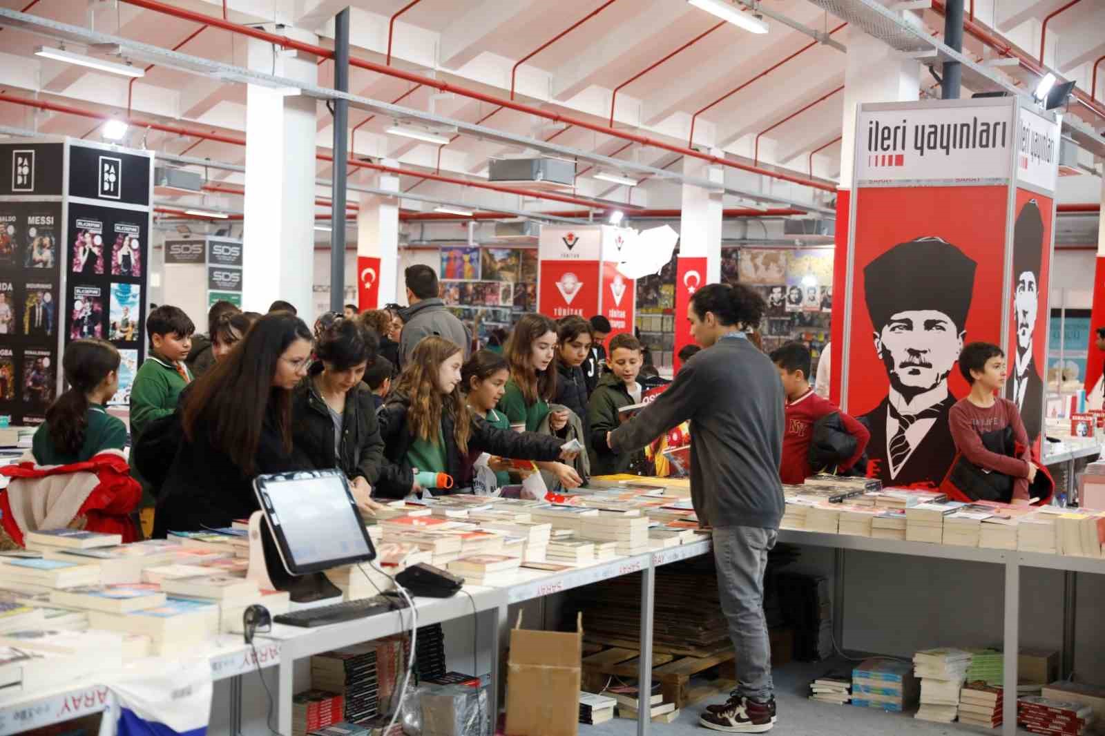 Aydın’daki Kitap Fuarı, 100 bin kişiyi ağırladı
