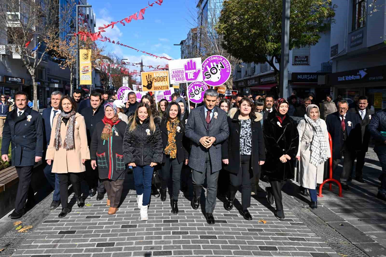 Uşak’ta kadına yönelik şiddete karşı farkındalık etkinliği düzenlendi
