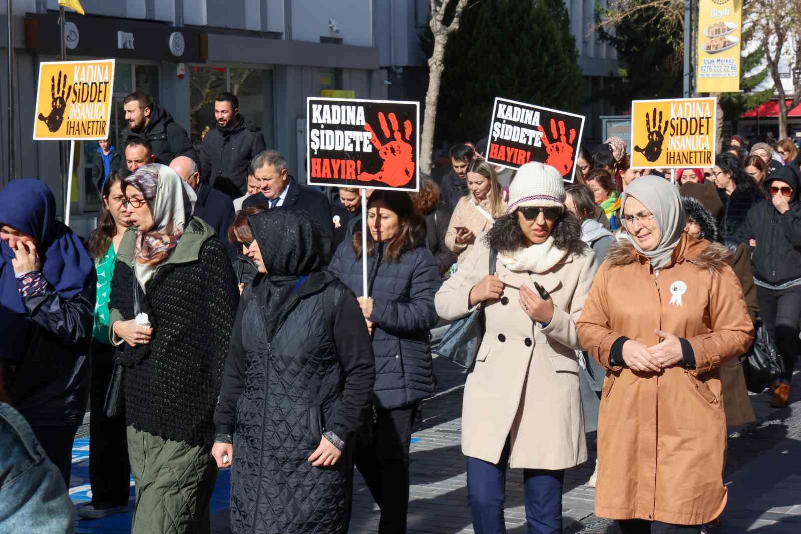 Uşak’ta kadına yönelik şiddete karşı farkındalık etkinliği düzenlendi
