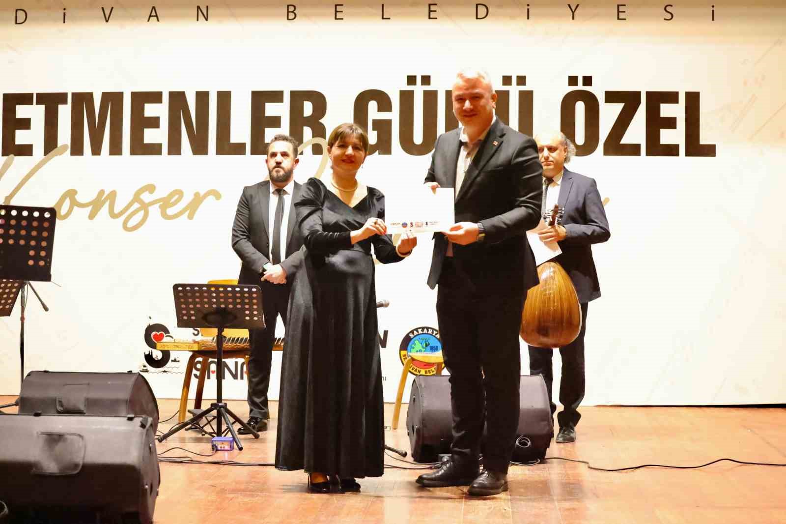 Serdivan’da Öğretmenler Günü coşkusu
