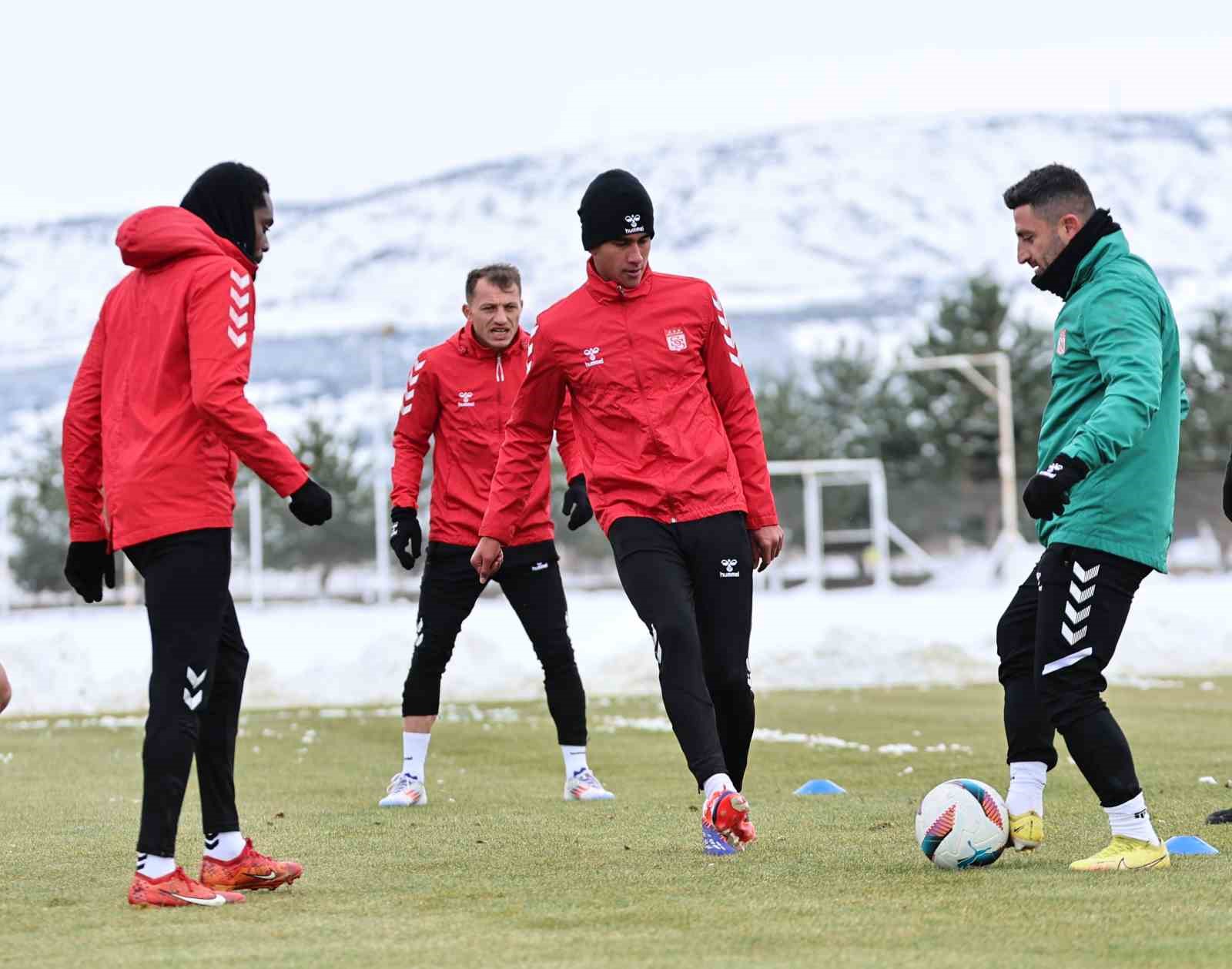 Sivasspor, Antalyaspor maçı hazırlıklarına başladı
