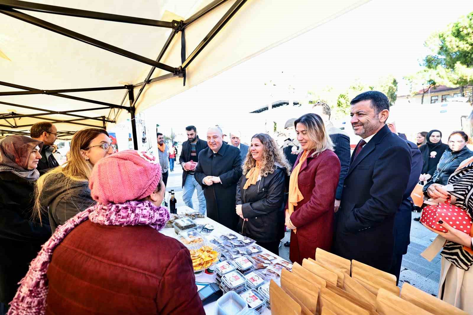 Denizli kadınlar şiddete farkındalık için yürüdü
