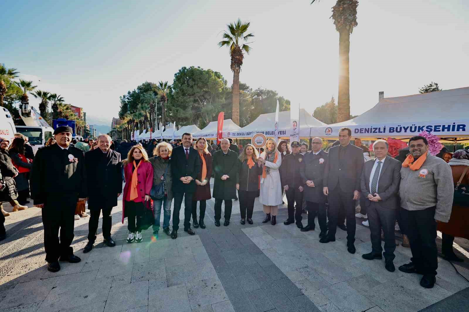 Denizli kadınlar şiddete farkındalık için yürüdü
