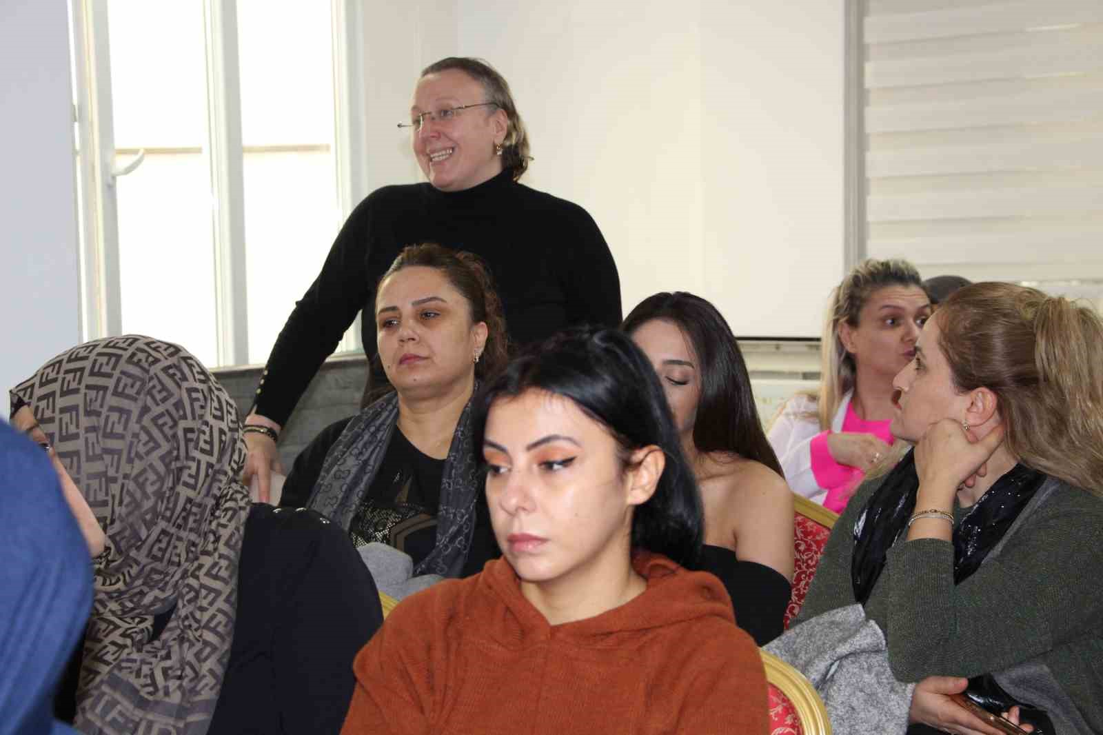 Kadın istihdamı ve girişimciliğini destekleyen seminerlerin ilki Tokat’ta gerçekleştirildi
