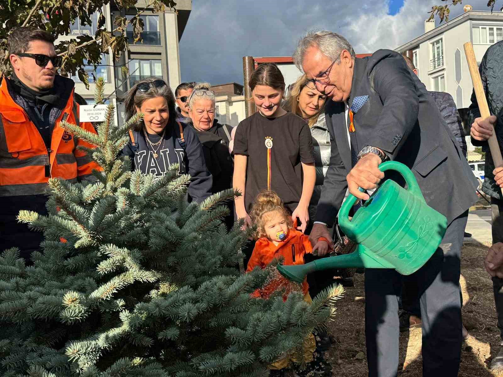 Bandırma’da katledilen kadınlar anısına fidan dikildi
