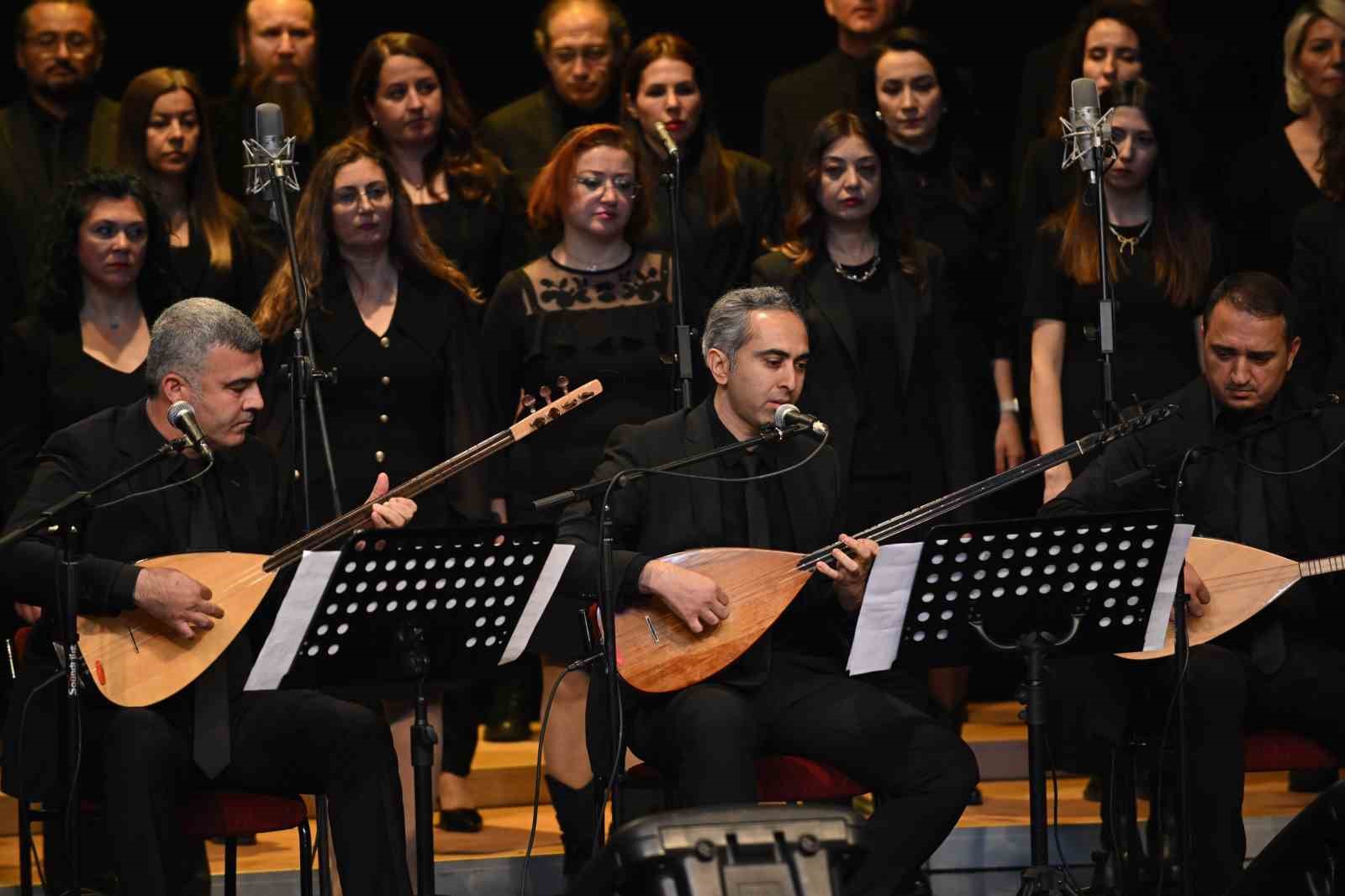 Vali Aksoy Öğretmenler Günü kutlama programına katıldı
