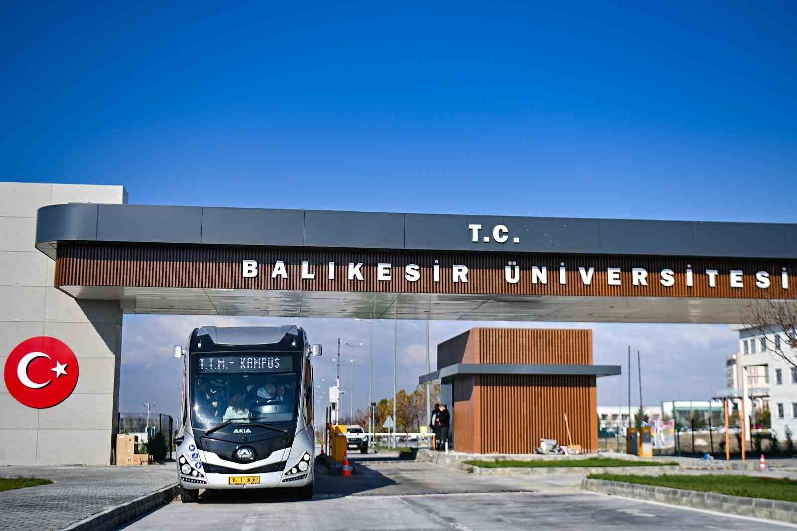 Başkan Akın direksiyona geçti, yeni otobüsleri tanıttı
