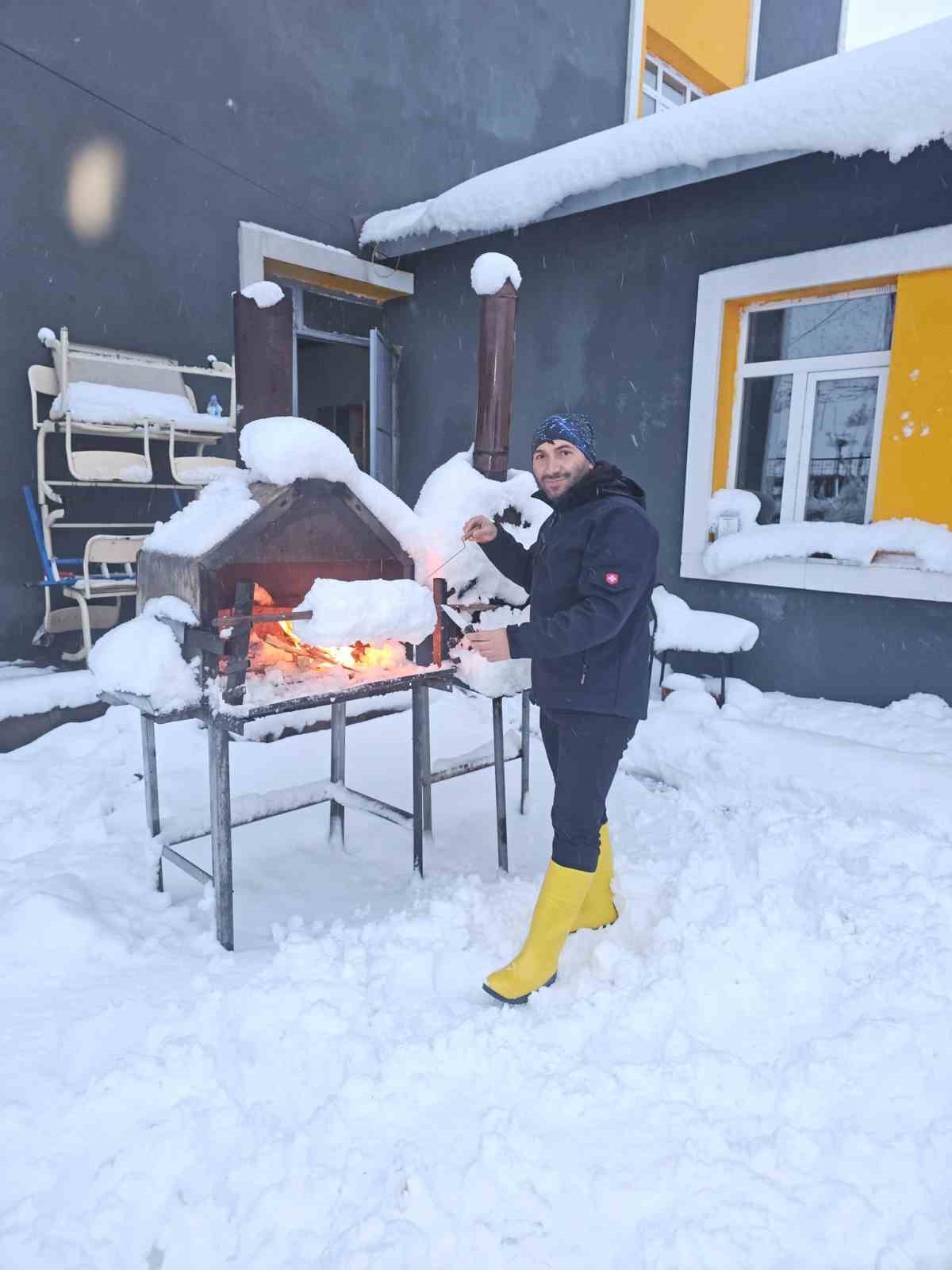 Uzundere’de kardan cağ kebabı
