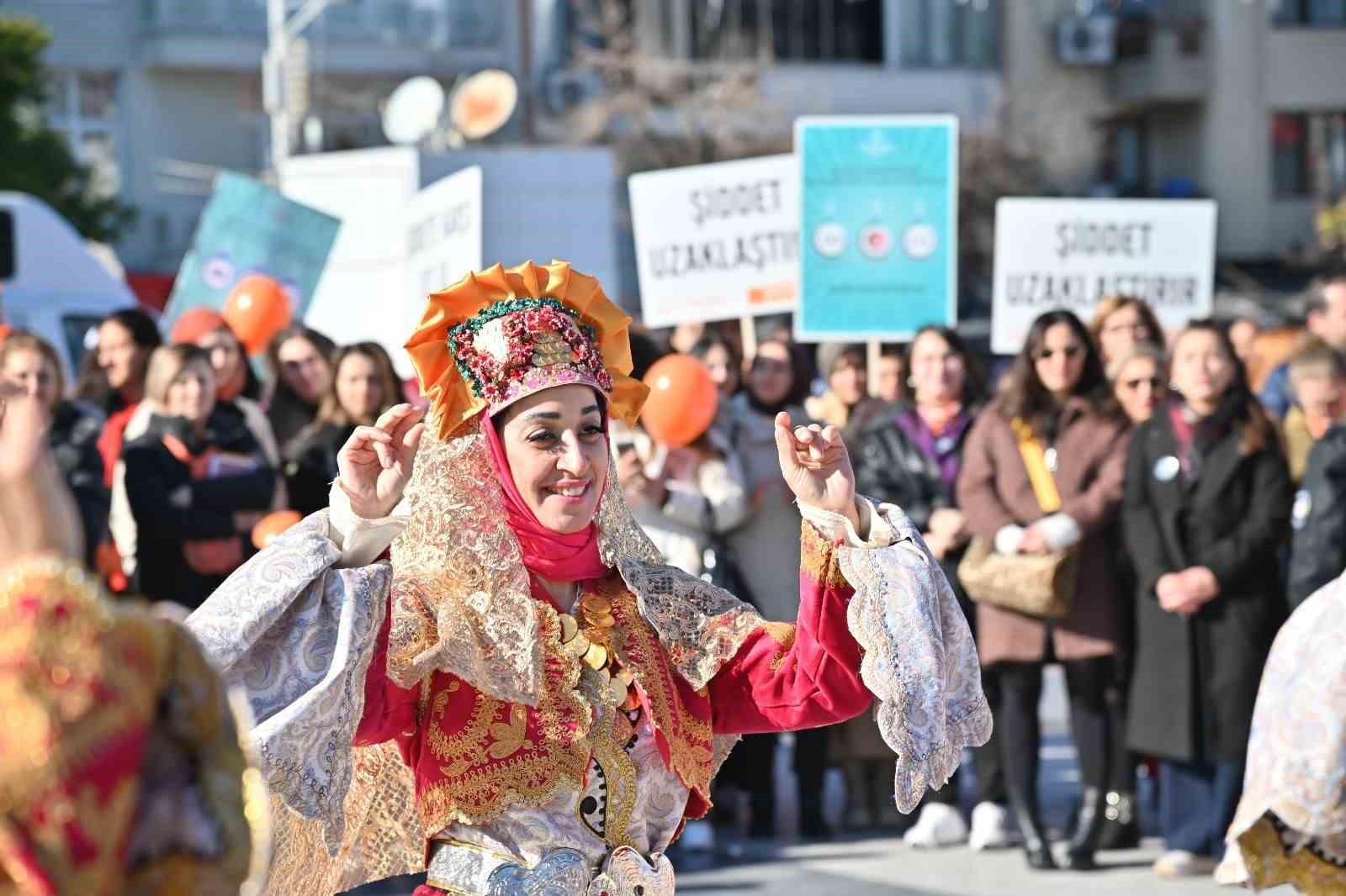 Manisa’da kadına yönelik şiddete birlikte ’Dur’ dediler
