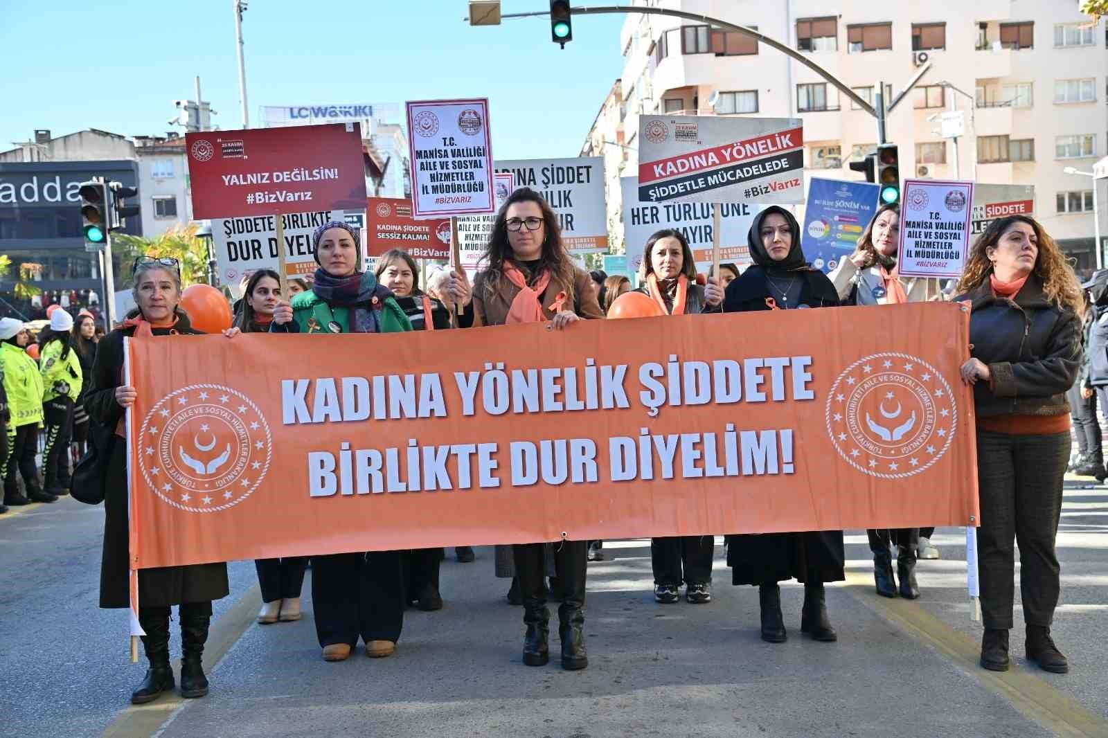 Manisa’da kadına yönelik şiddete birlikte ’Dur’ dediler
