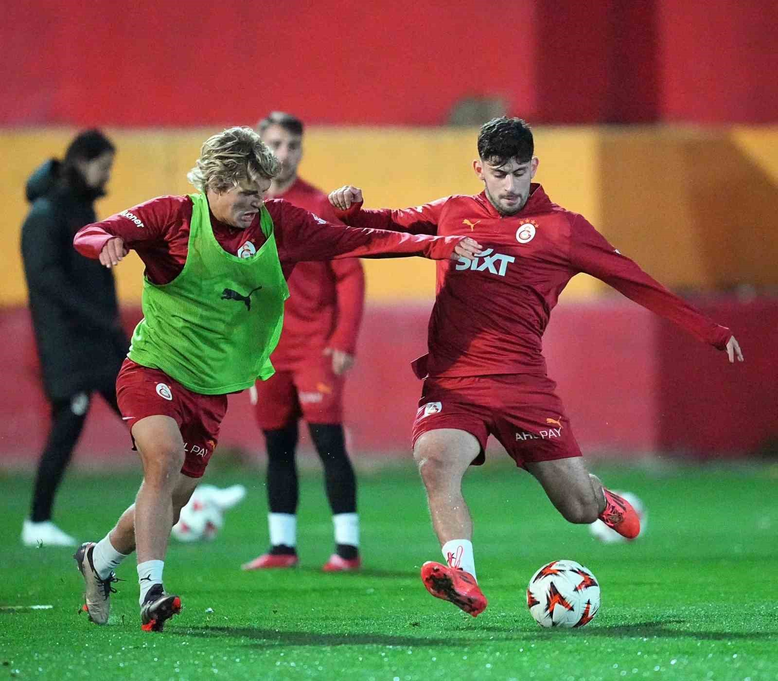 Galatasaray, AZ Alkmaar maçı hazırlıklarına başladı
