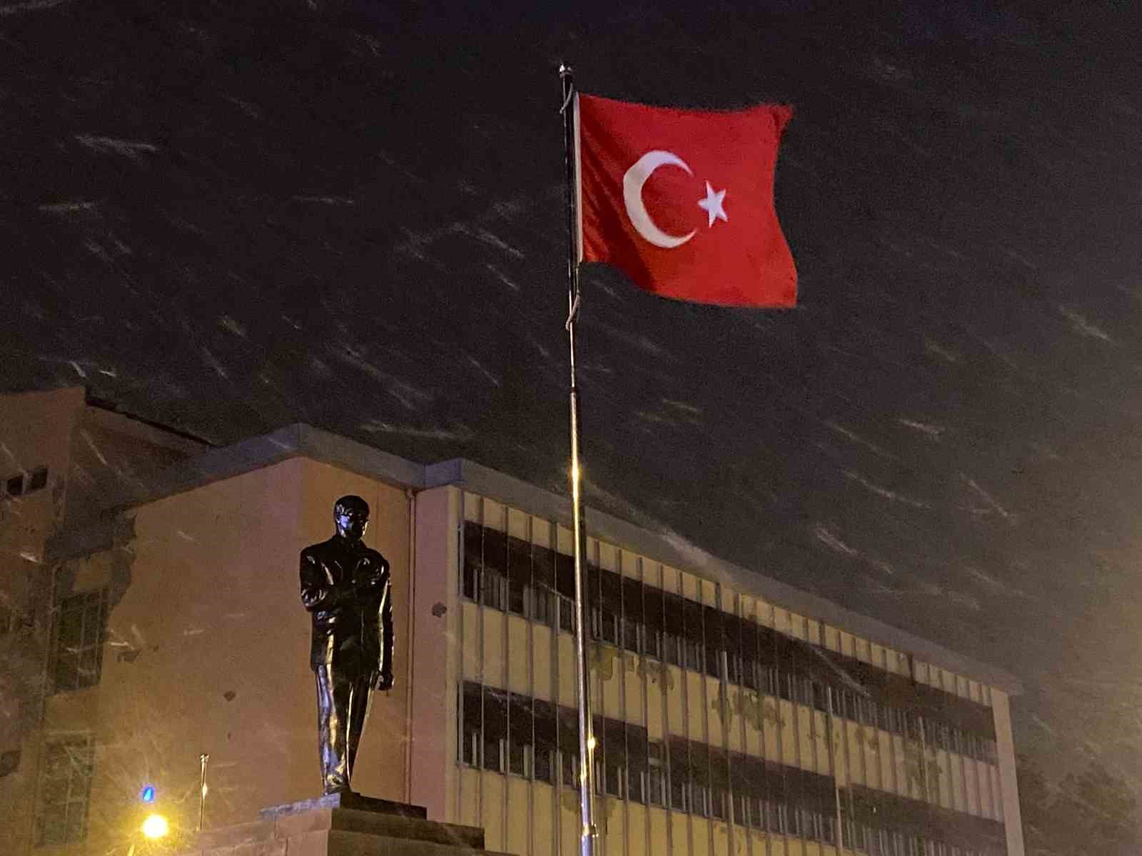 Çankırı’da kar yağışı etkili oluyor
