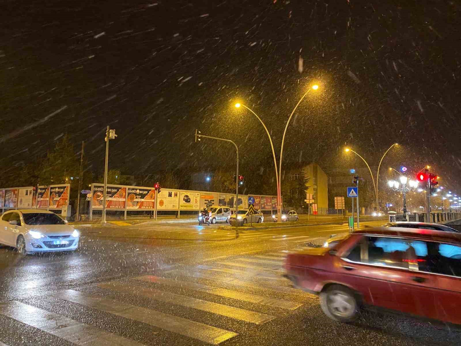 Çankırı’da kar yağışı etkili oluyor
