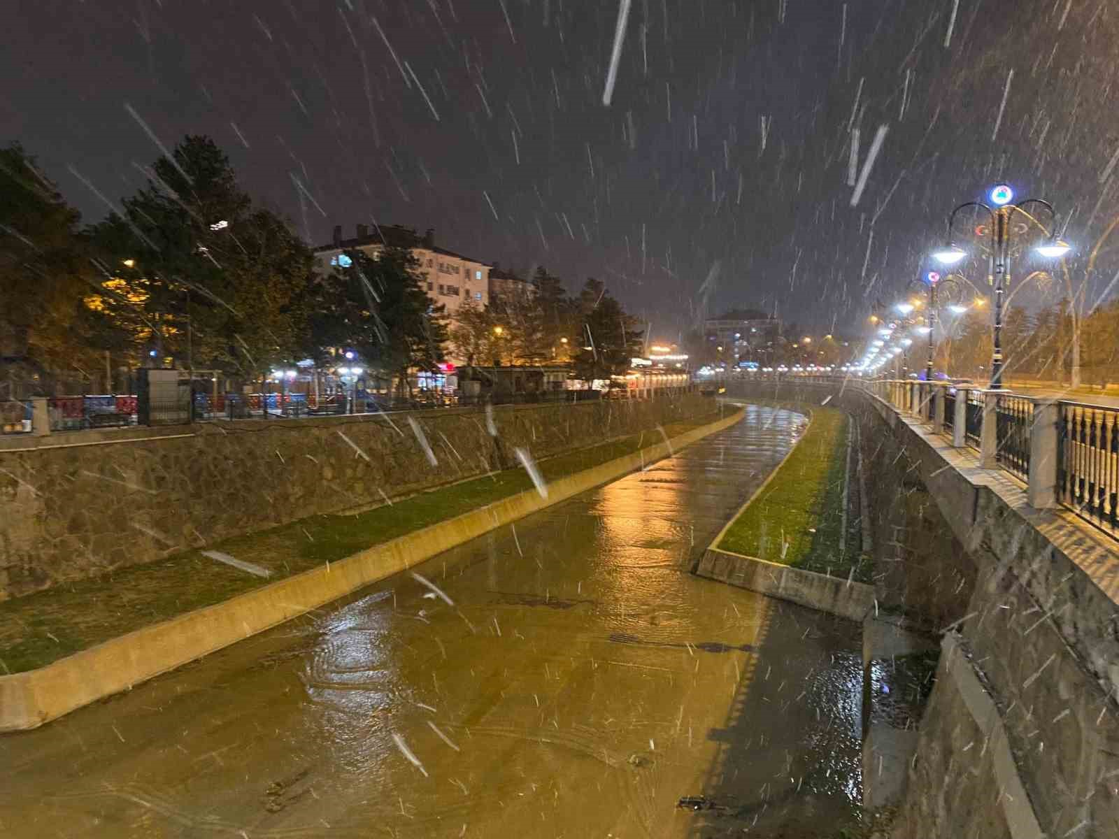 Çankırı’da kar yağışı etkili oluyor
