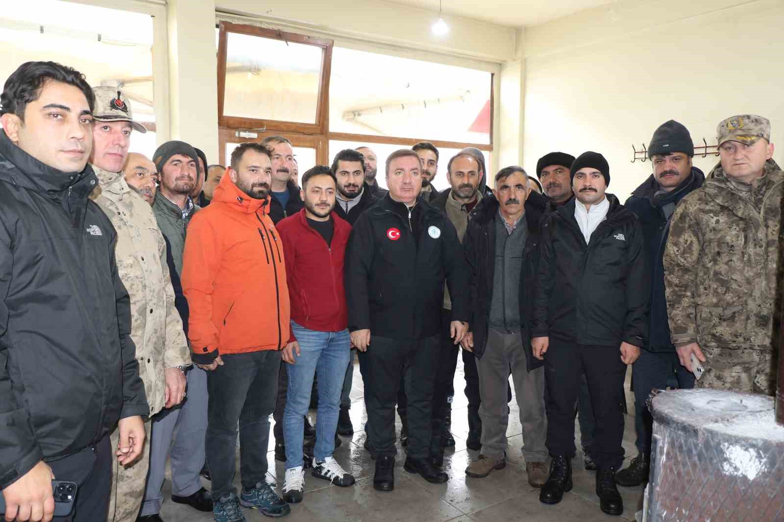 Kar yağışının ardından Erzincan’da kapanan şehirlerarası yollar ulaşıma açıldı
