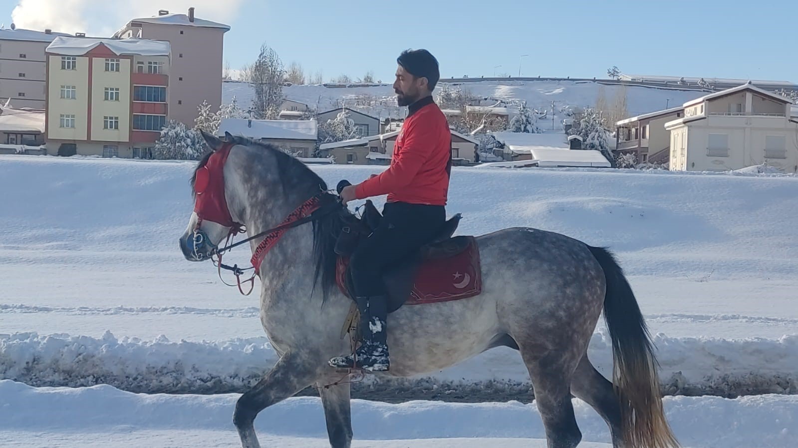 Kar üstünde cirit antrenmanı nefes kesti
