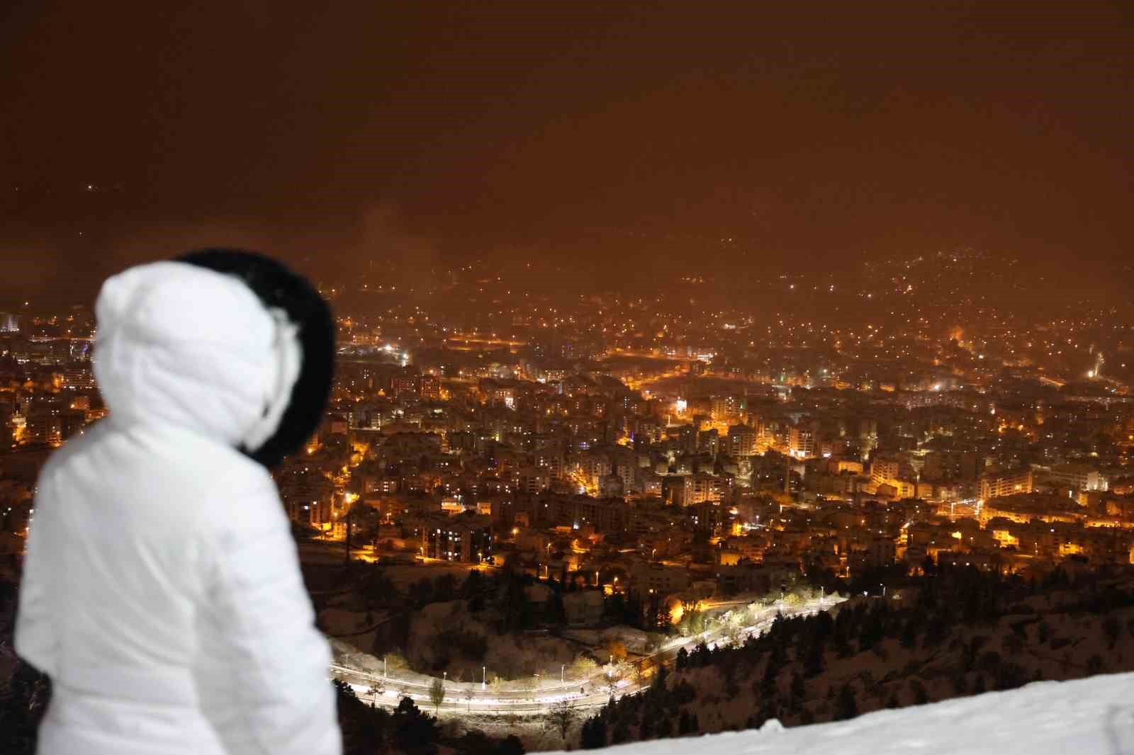 Harput’ta kar ve sis kartpostallık görüntüler oluşturdu
