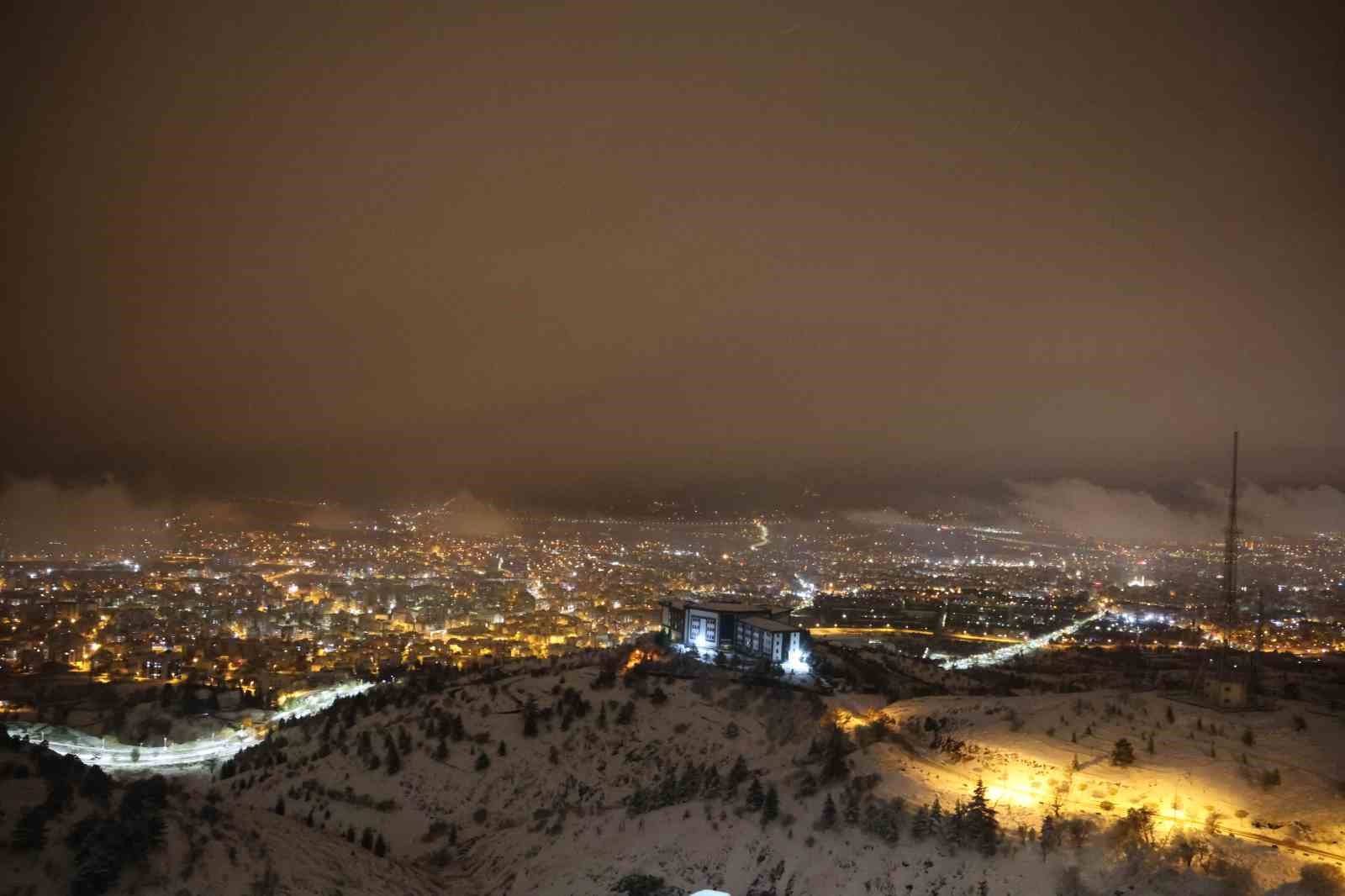 Harput’ta kar ve sis kartpostallık görüntüler oluşturdu
