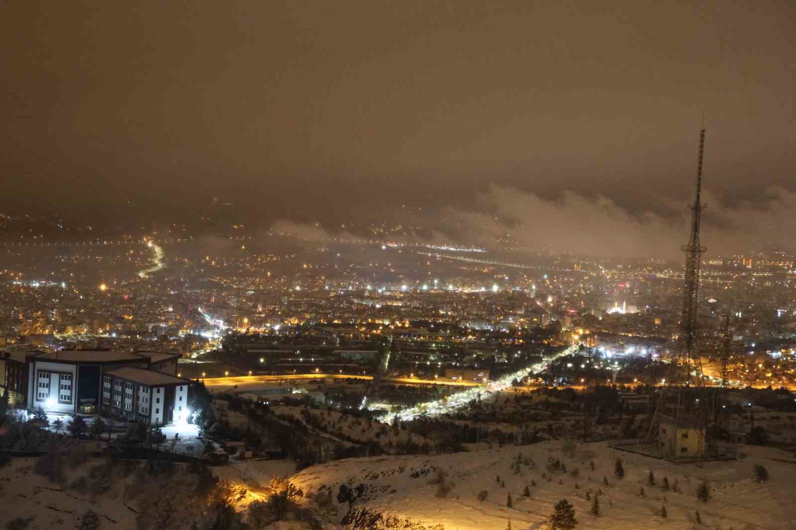 Harput’ta kar ve sis kartpostallık görüntüler oluşturdu
