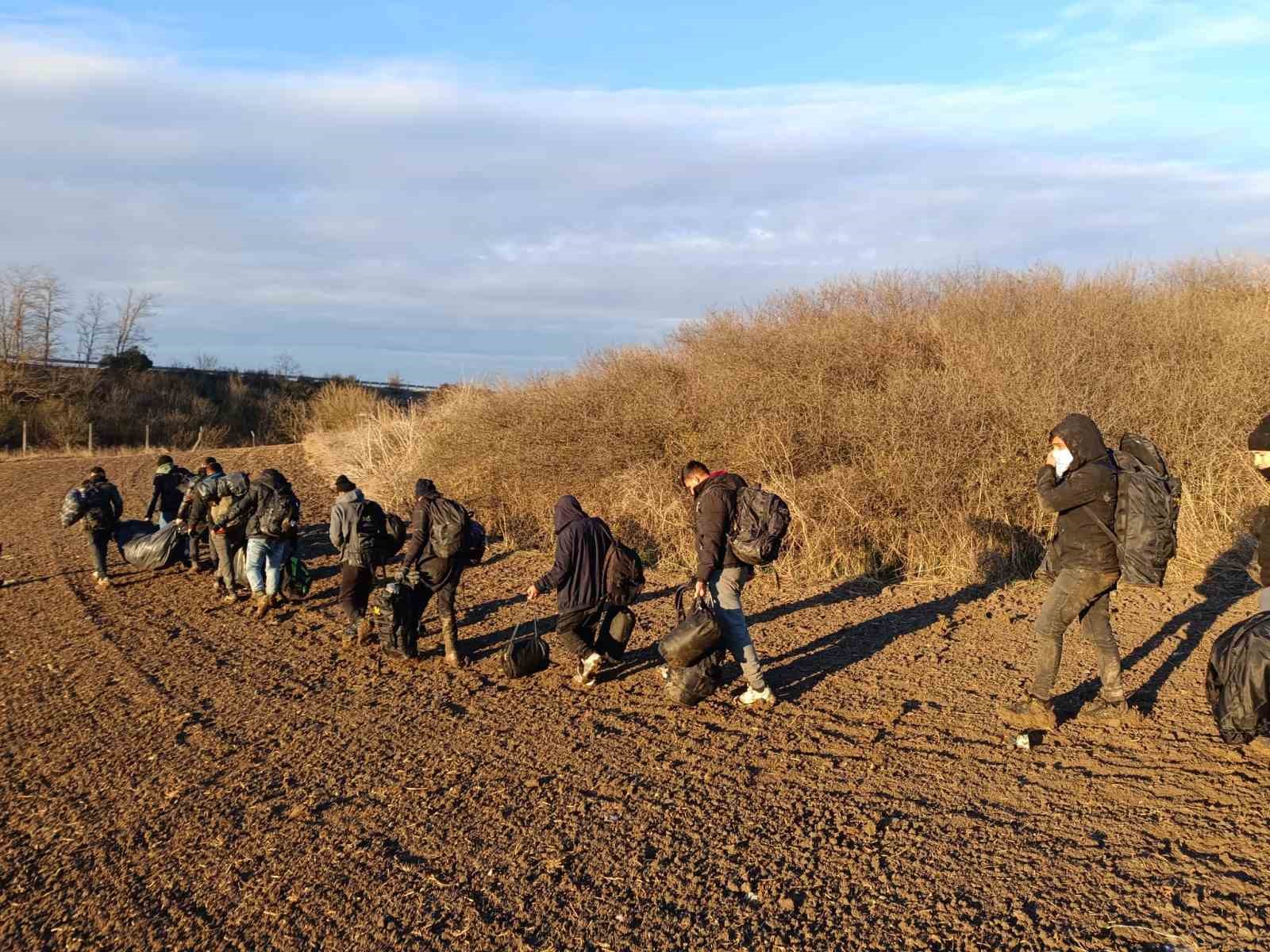 Tekirdağ’da 12 kaçak göçmen, 1 organizatör yakalandı
