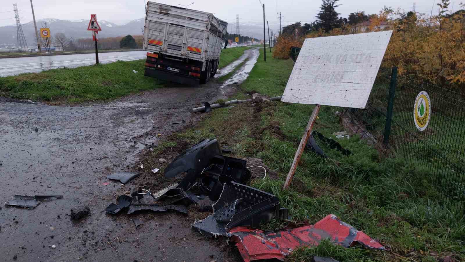 Samsun’da kamyon ile otomobil çarpıştı: 2 yaralı
