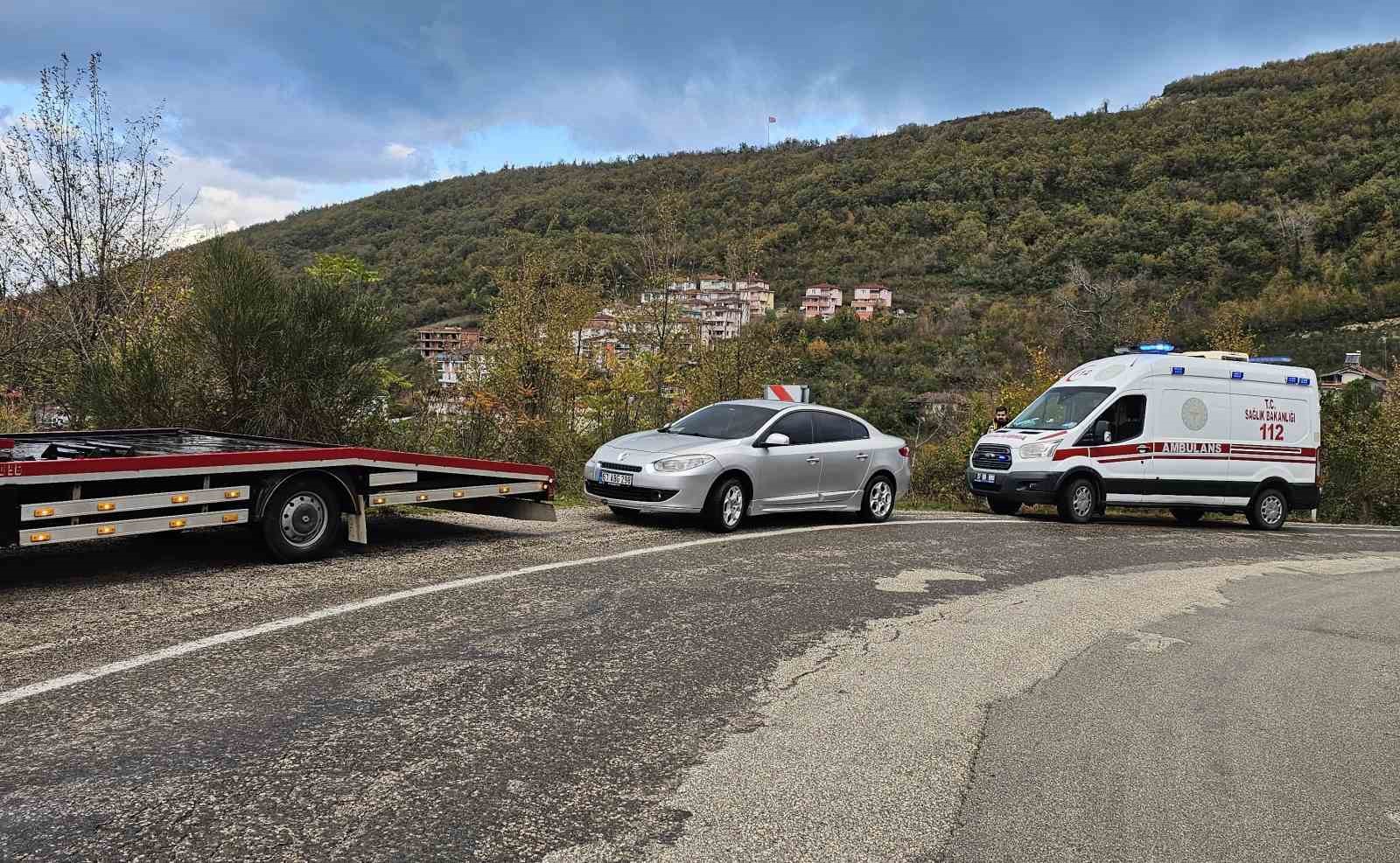 Otomobili ile 25 metre yüksekten uçuruma uçtu, burnu bile kanamadan kurtuldu
