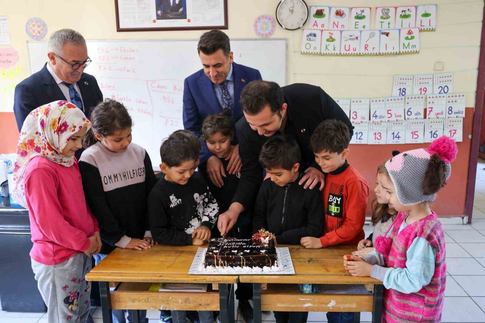 Elif Alpdemir İlkokulunda mutluluk dolu anlar
