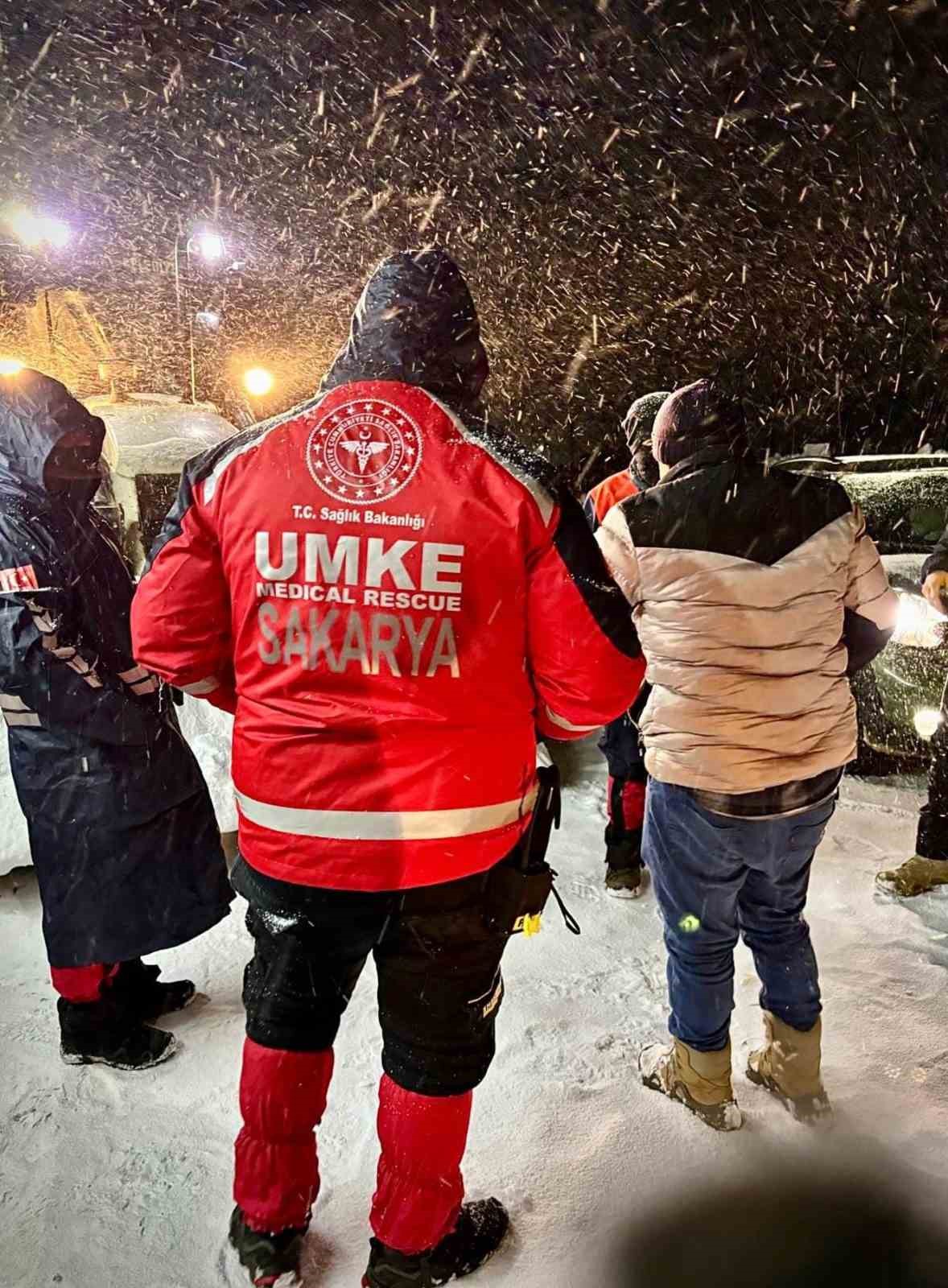 Karda mahsur kalan vatandaşların imdadına AFAD ve UMKE yetişti
