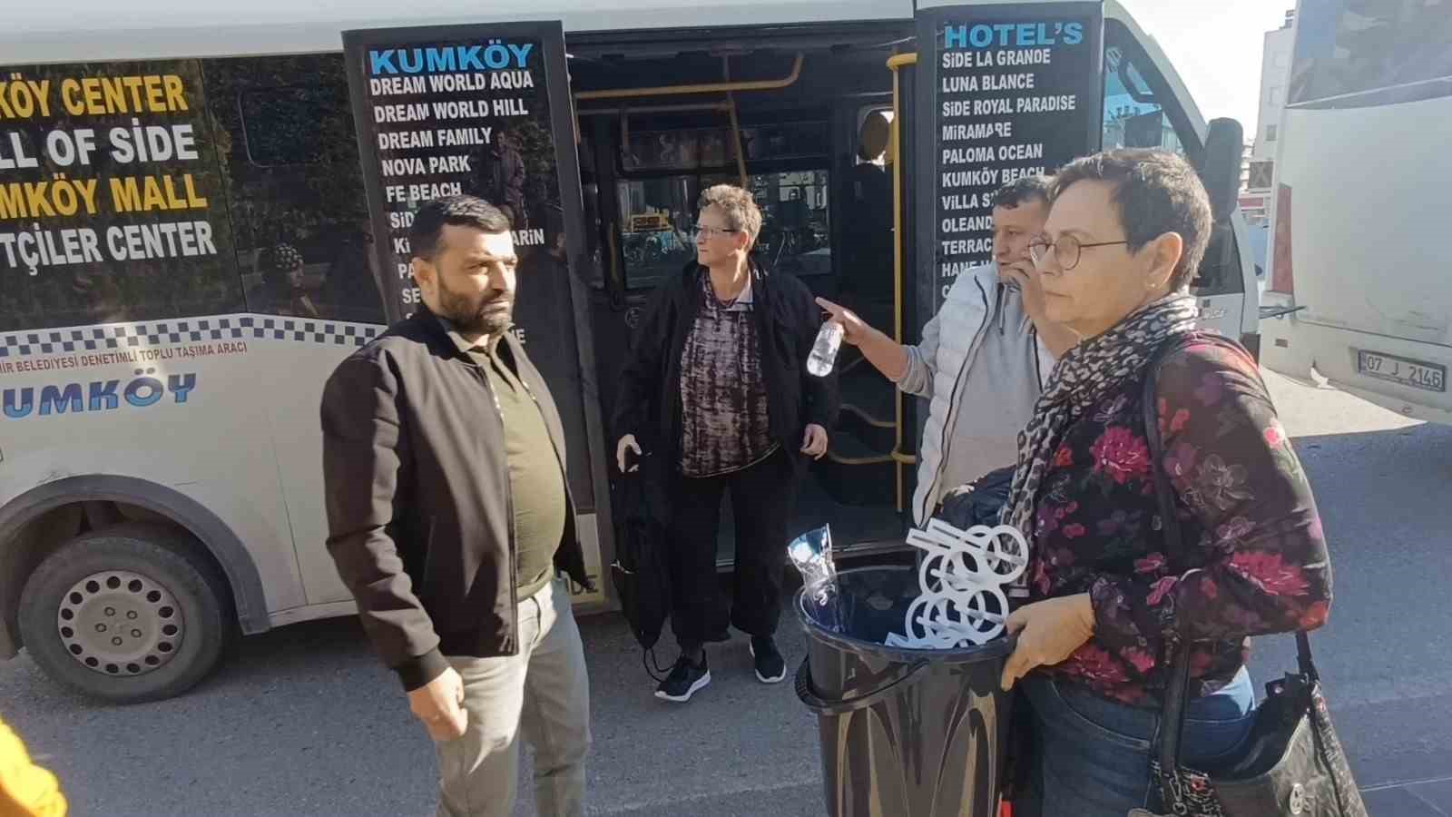 Kaza yapan minibüs sürücüsüne Alman yolcudan KDV’li ’kova’ cezası
