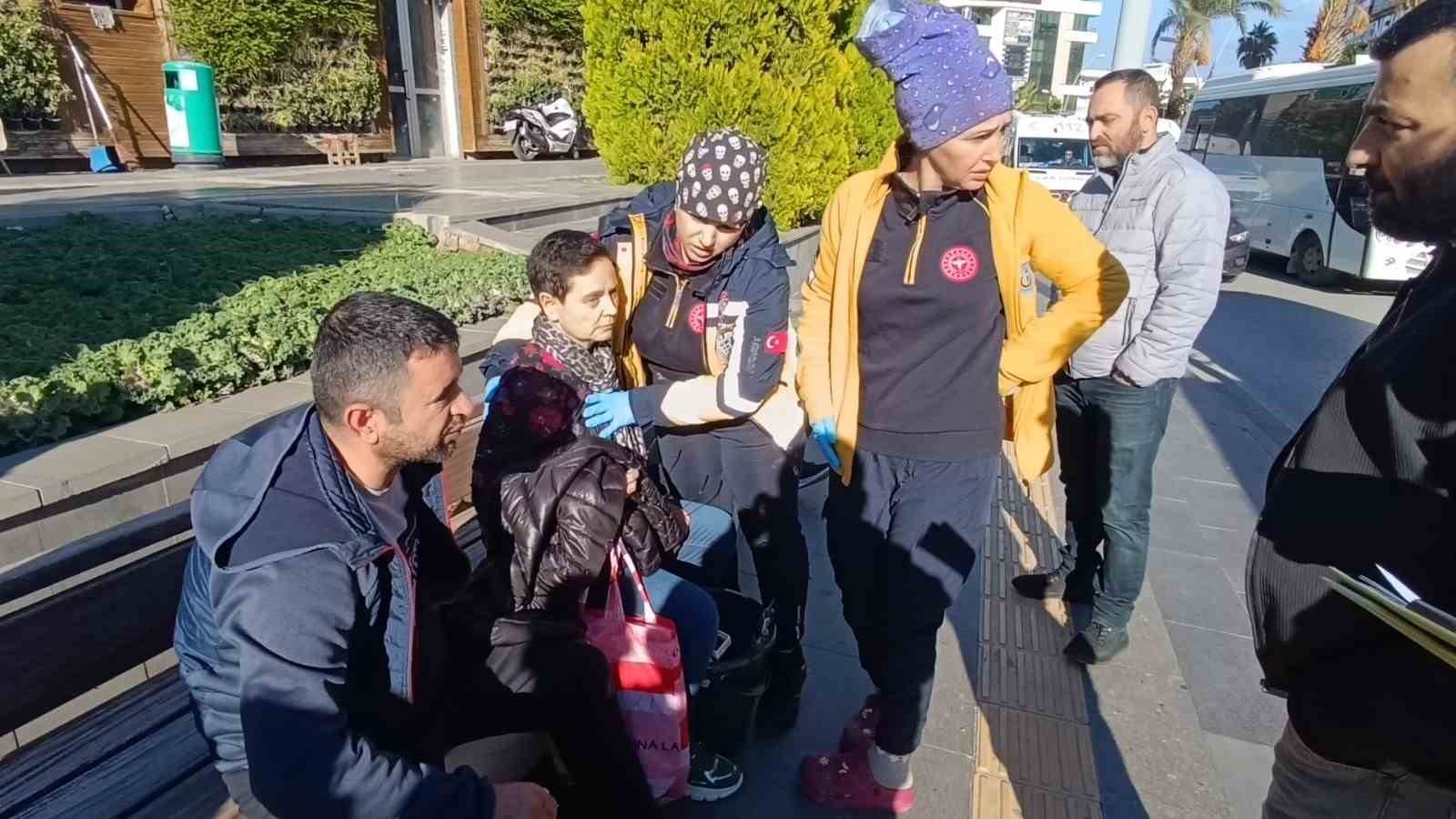 Kaza yapan minibüs sürücüsüne Alman yolcudan KDV’li ’kova’ cezası
