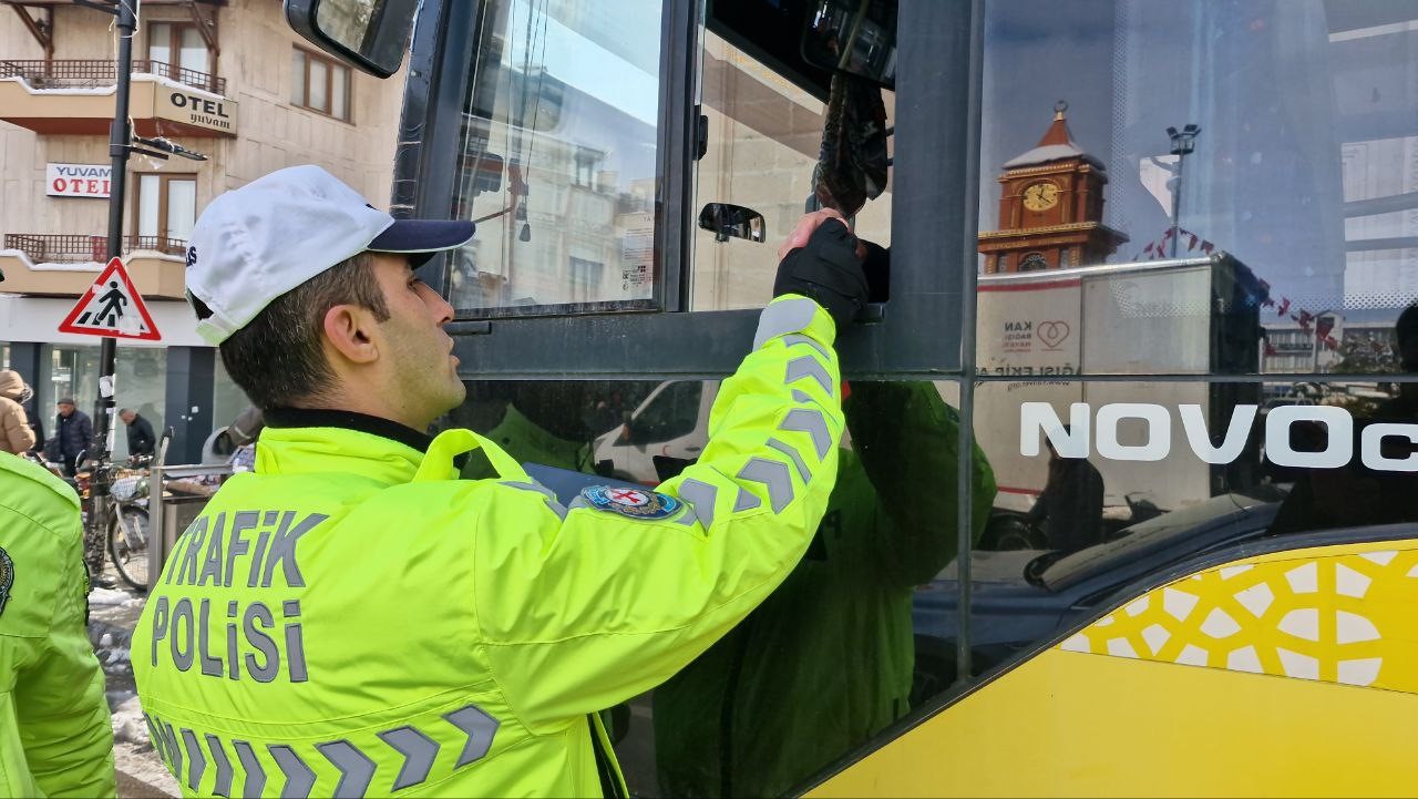 Aksaray’da toplu taşıma araçları denetleniyor
