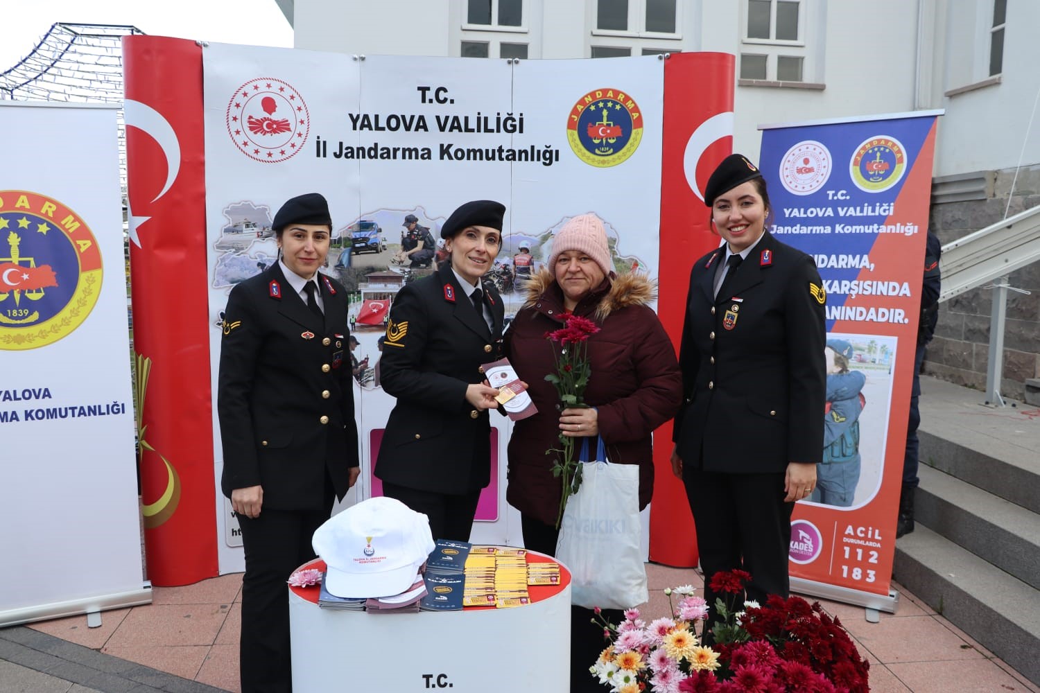 Yalova’da kadına yönelik şiddete karşı farkındalık etkinliği
