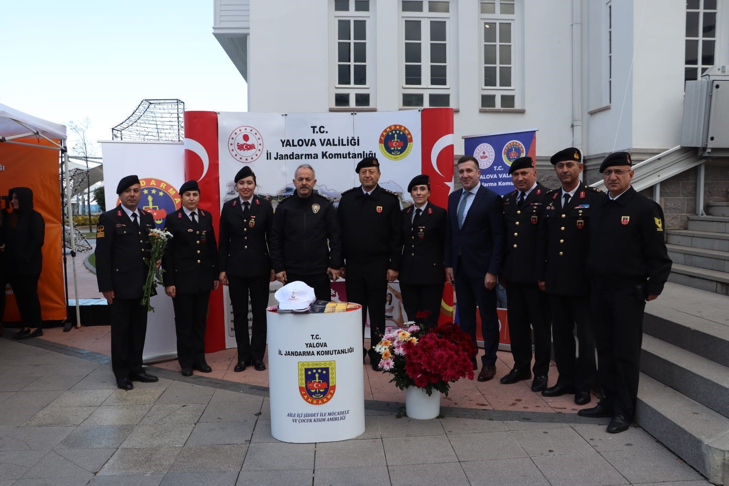 Yalova’da kadına yönelik şiddete karşı farkındalık etkinliği
