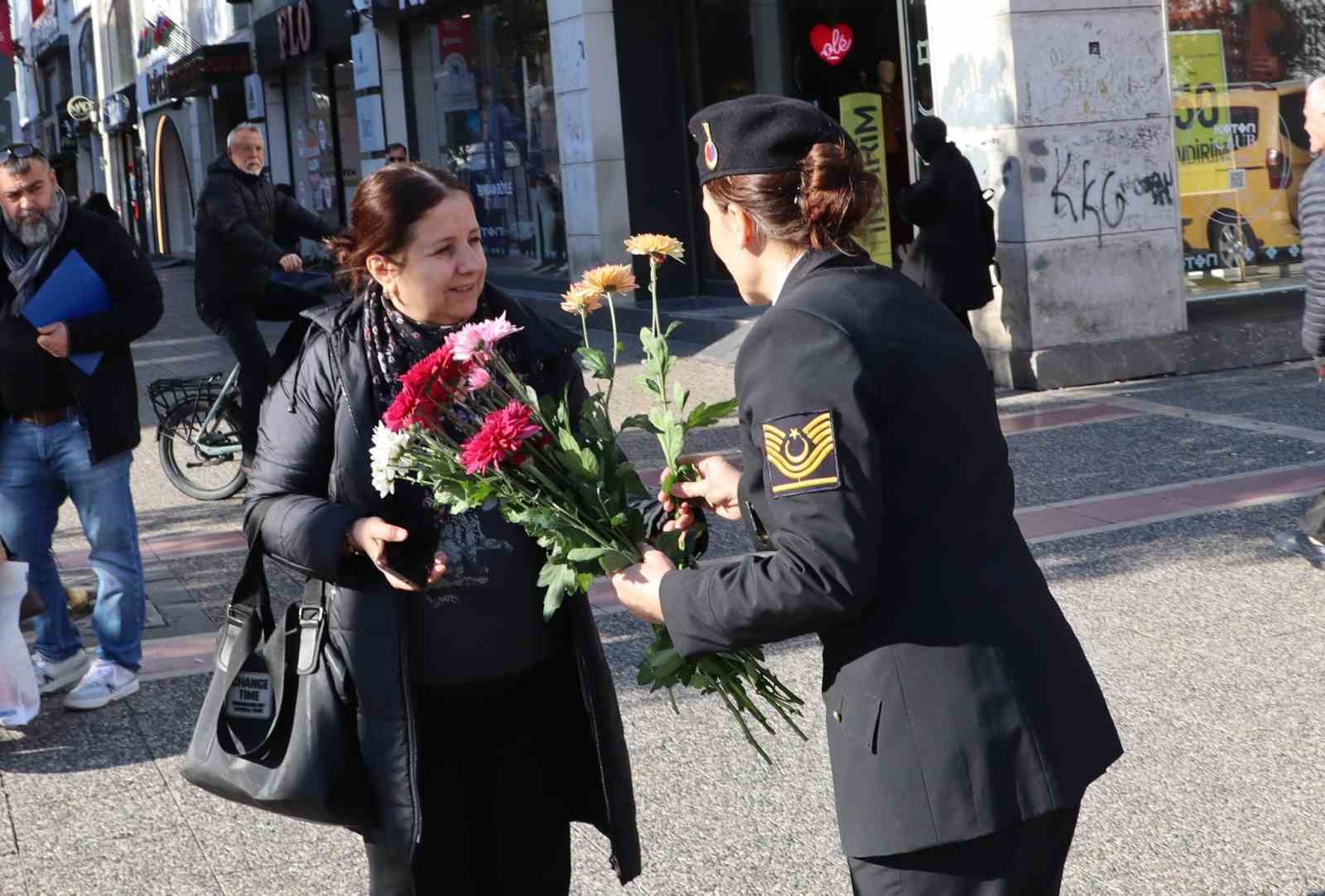 Yalova’da kadına yönelik şiddete karşı farkındalık etkinliği
