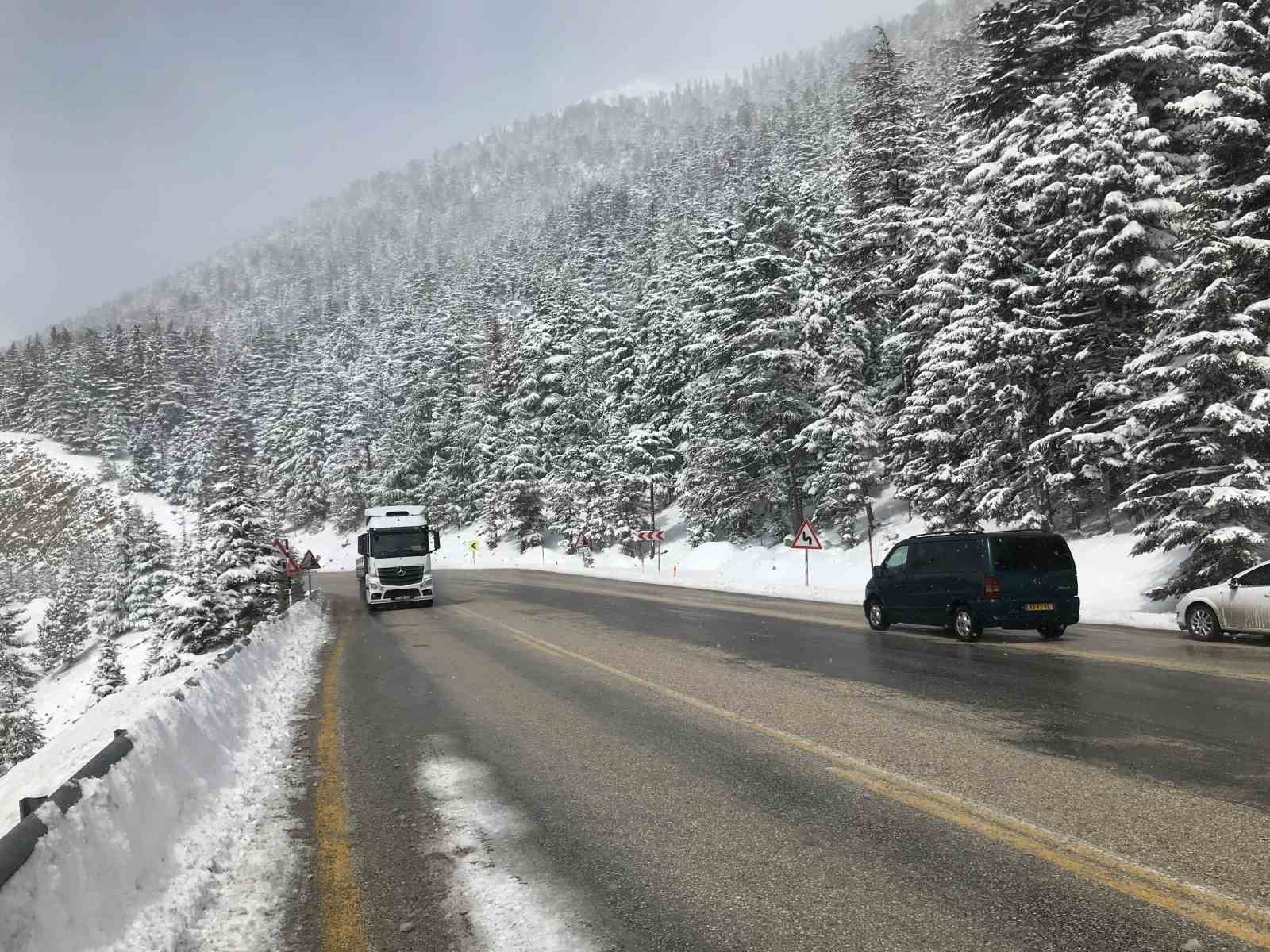 Antalya-Konya karayolu tüm araç trafiğine açıldı
