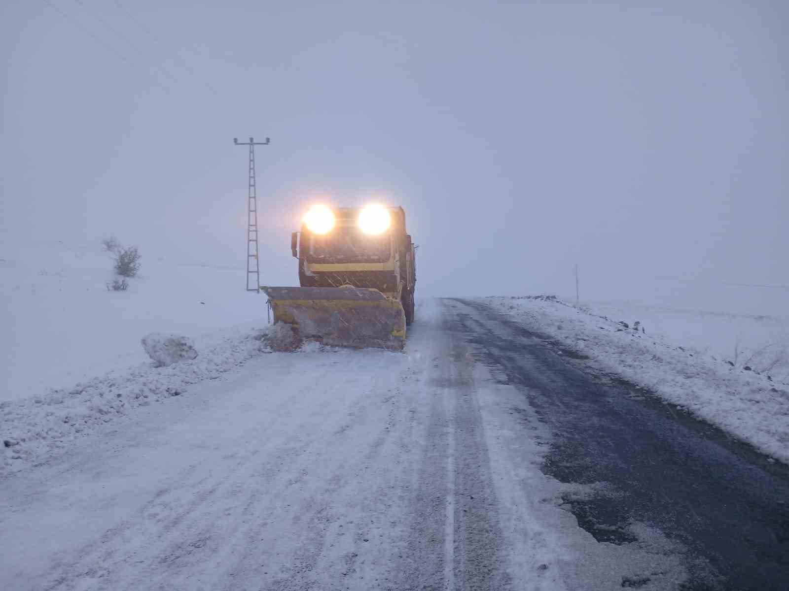 Büyükşehir; kırsalda 257 mahalle yolunu daha ulaşıma açtı
