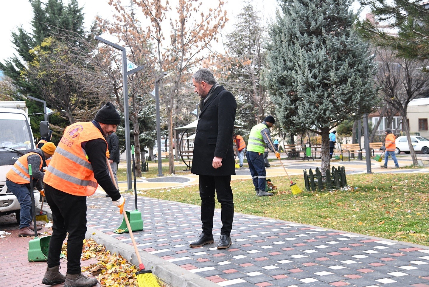 Pursaklar Belediyesi ilçenin temizlik çalışmalarını sürdürüyor
