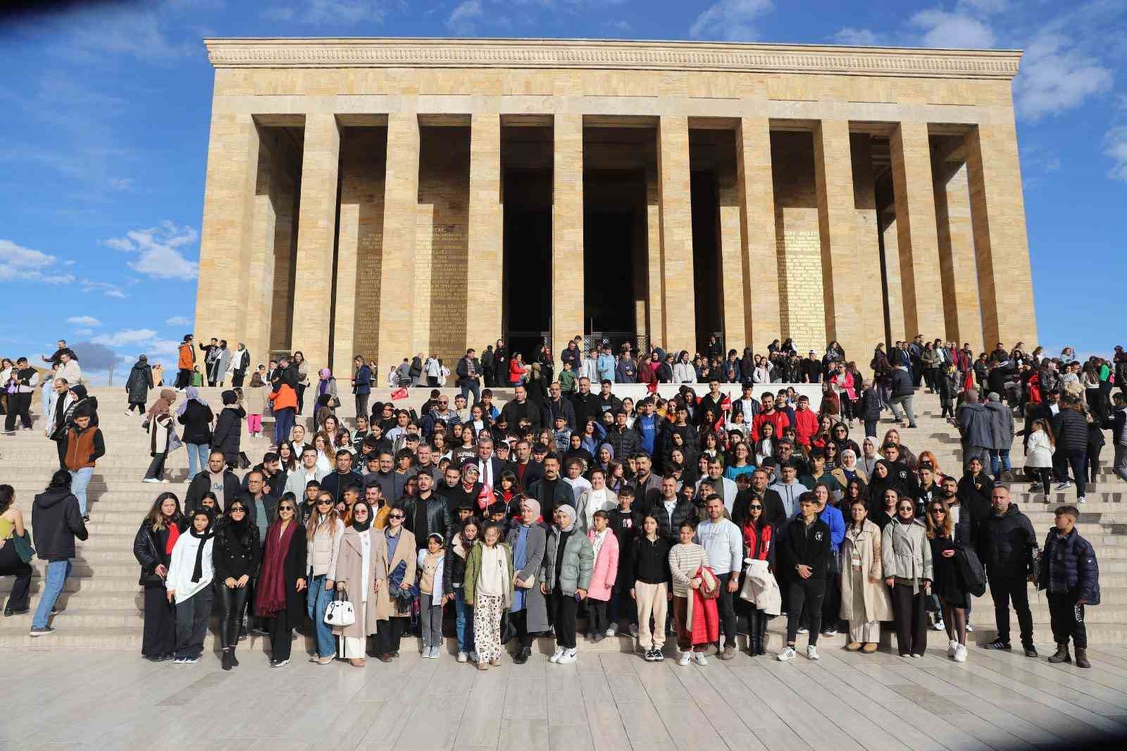 Depremzede çocuklar, ‘Yüreğimizdeki Işık’ projesi kapsamında Ankara’yı gezdiler
