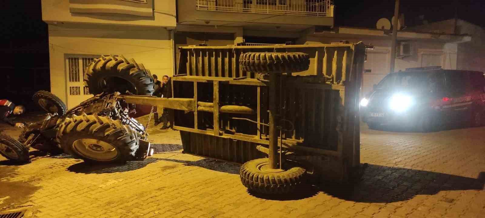 Manisa’da traktör devrildi, sürücü ölümden döndü
