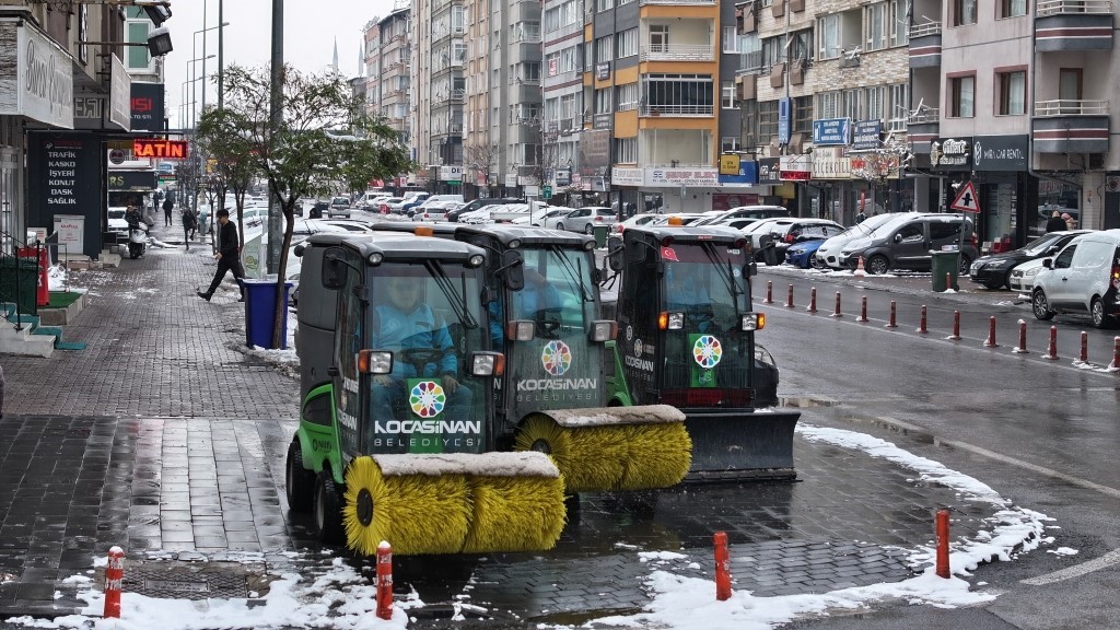 Başkan Çolakbayrakdar, “Kar, şehrimize bereket getirirken, ulaşım güvenliği için de gece gündüz çalışıyoruz”
