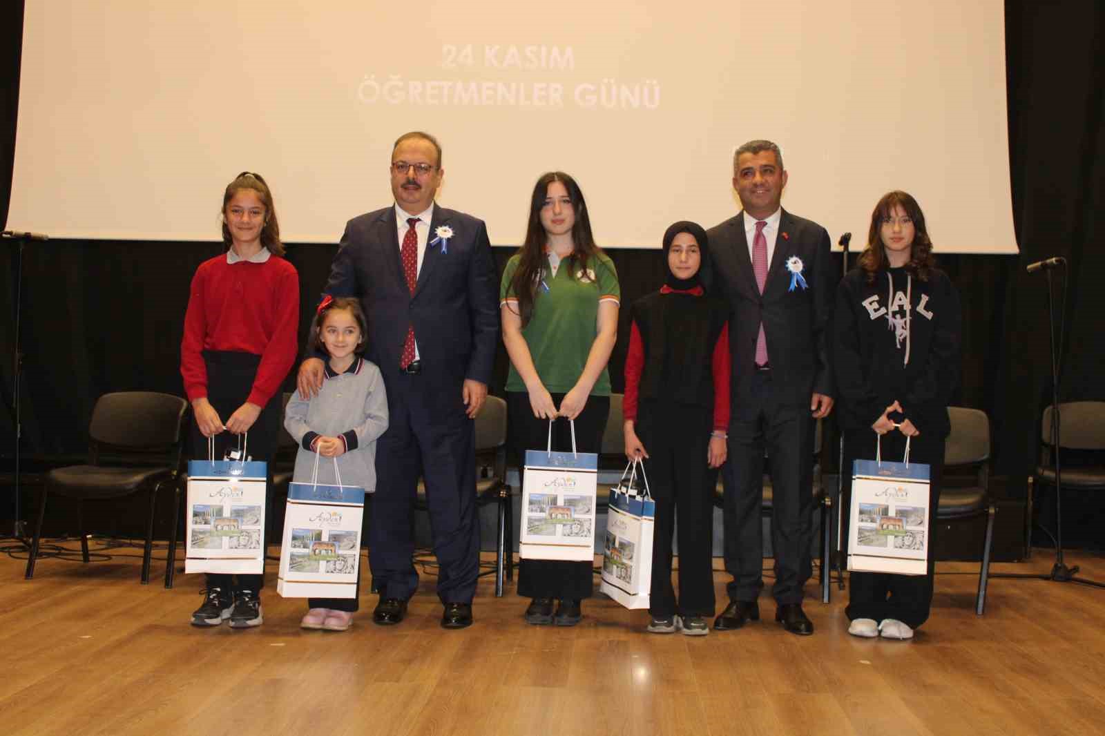 Aydın’da göreve yeni başlayan 14 öğretmen yemin etti
