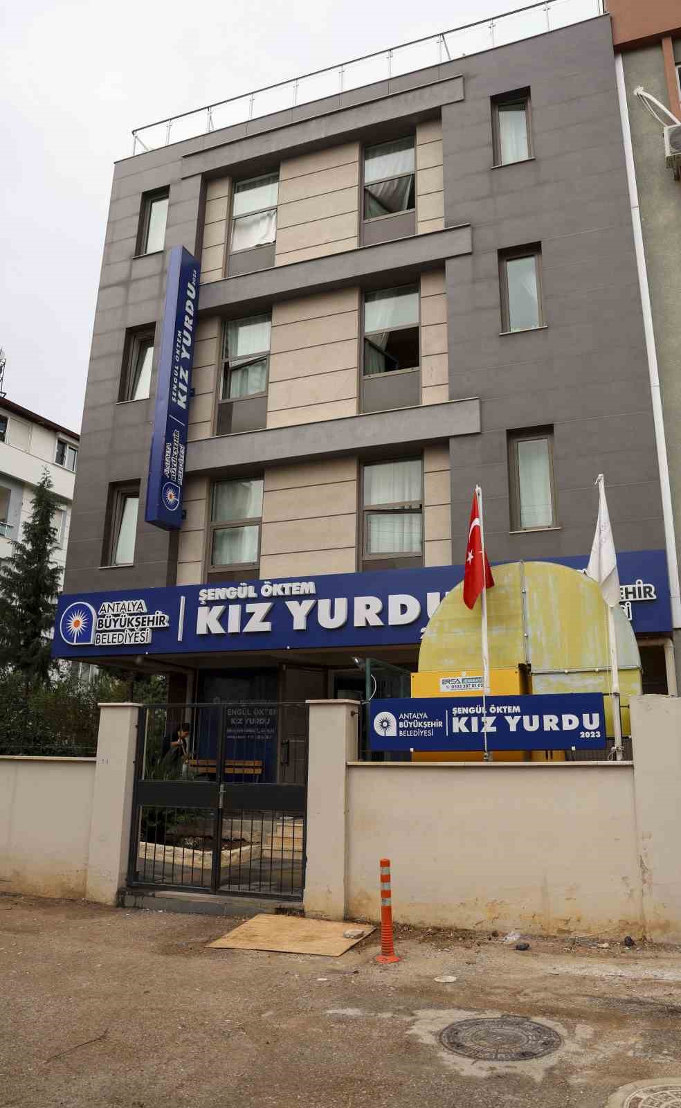 Antalya Büyükşehir’den öğrencilere sıcak yuva
