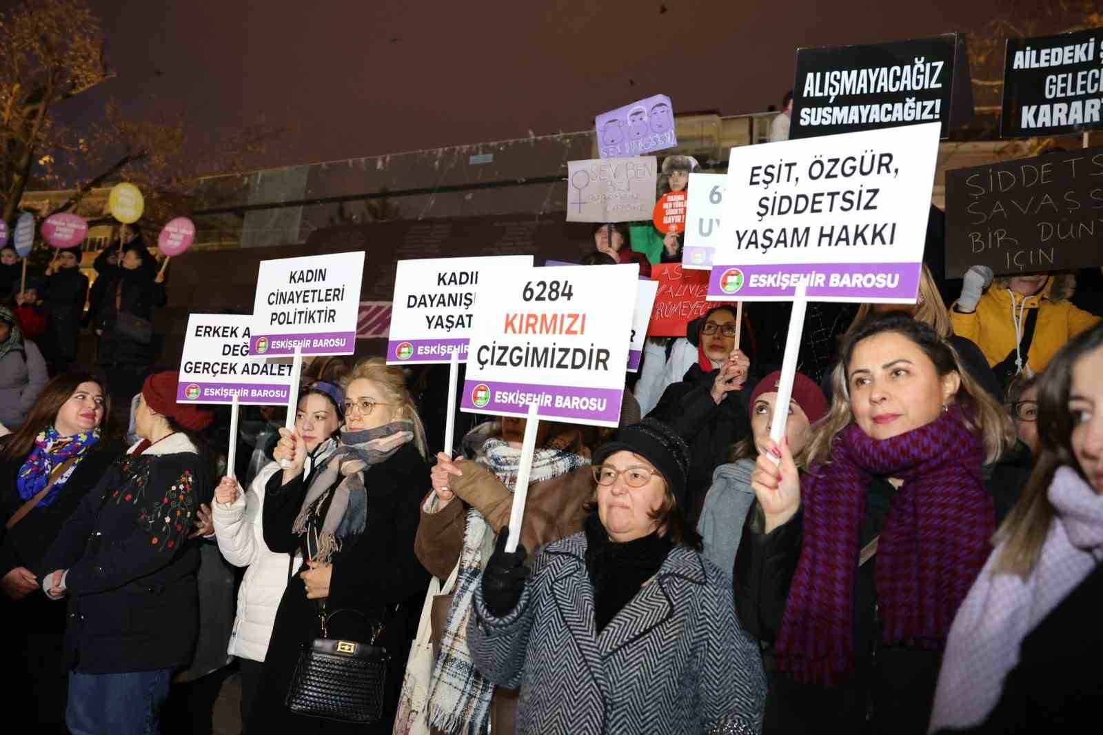 Kadına yönelik şiddete karşı birlik çağrısı, ’Kadına yönelik şiddet kabul edilemez!’
