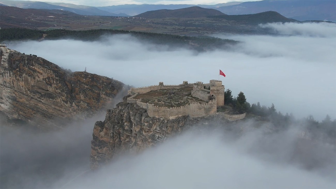 Boyabat Kalesi’nin sis güzelliği
