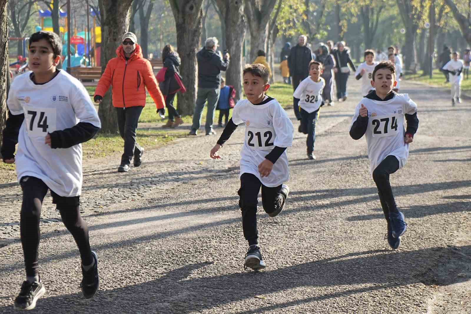 Öğrenciler birinci olmak için ter döktü
