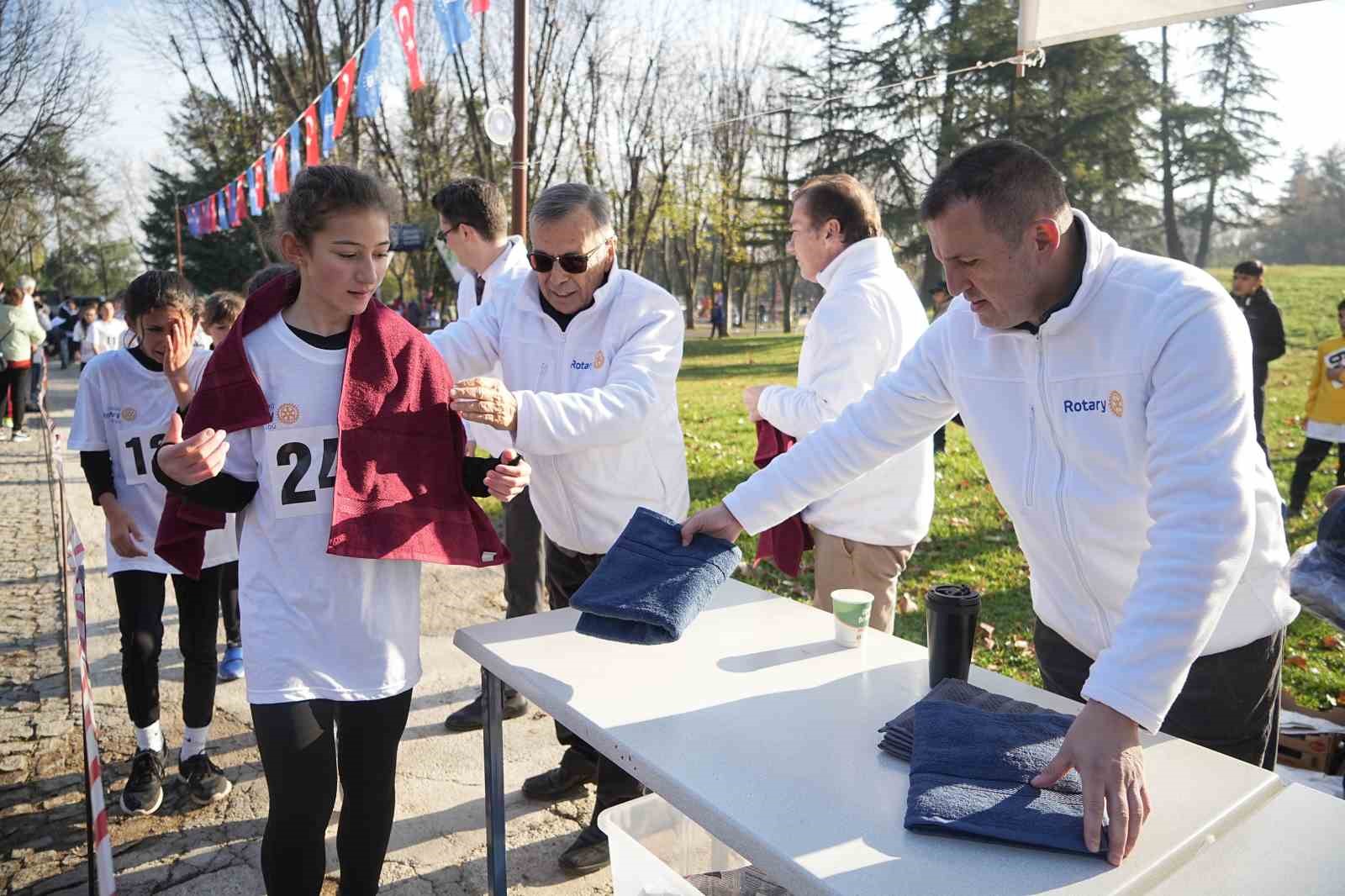 Öğrenciler birinci olmak için ter döktü
