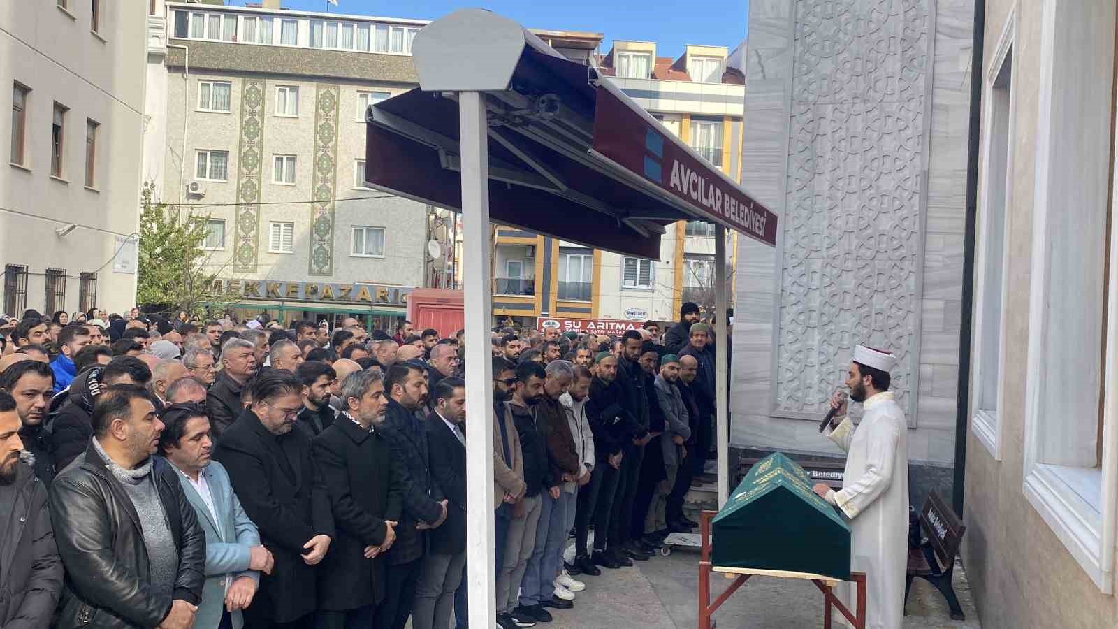 Avcılar’da cinayette hayatını kaybeden berber son yolcuğuna uğurlandı
